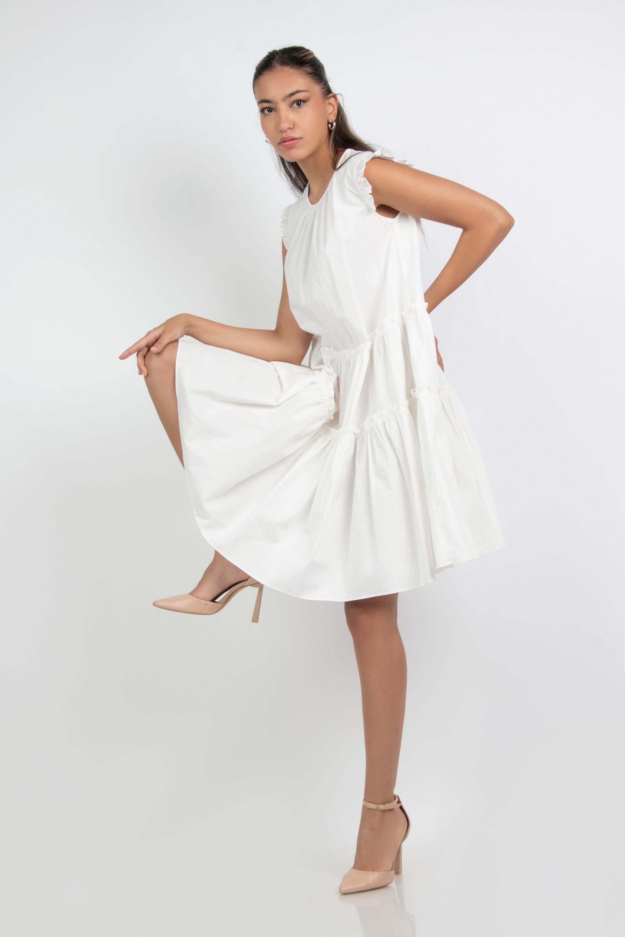 ميكا فستان قصير منفوش مزين بكشكشة ع الكتف بدون كم