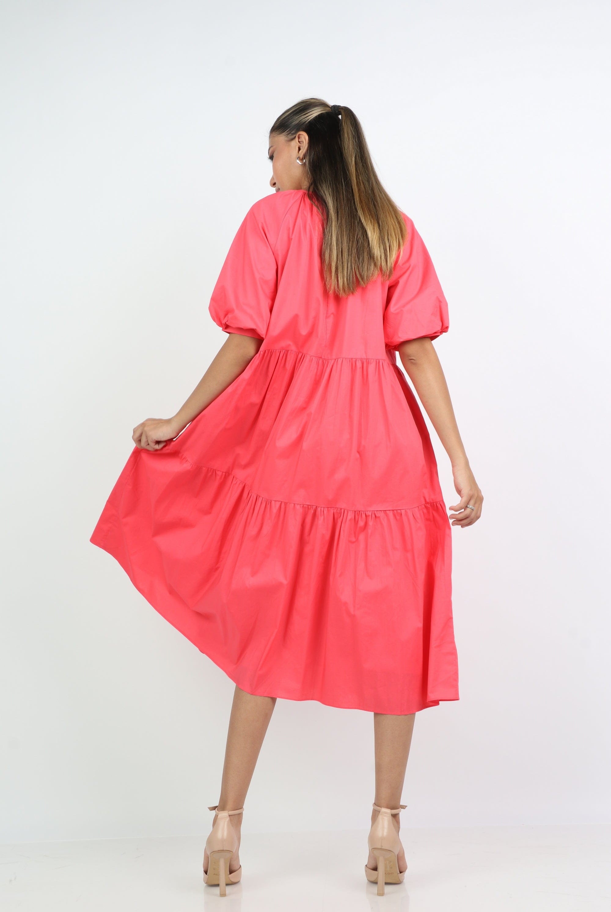 ميكا فستان ميدي سادة بكم قصير