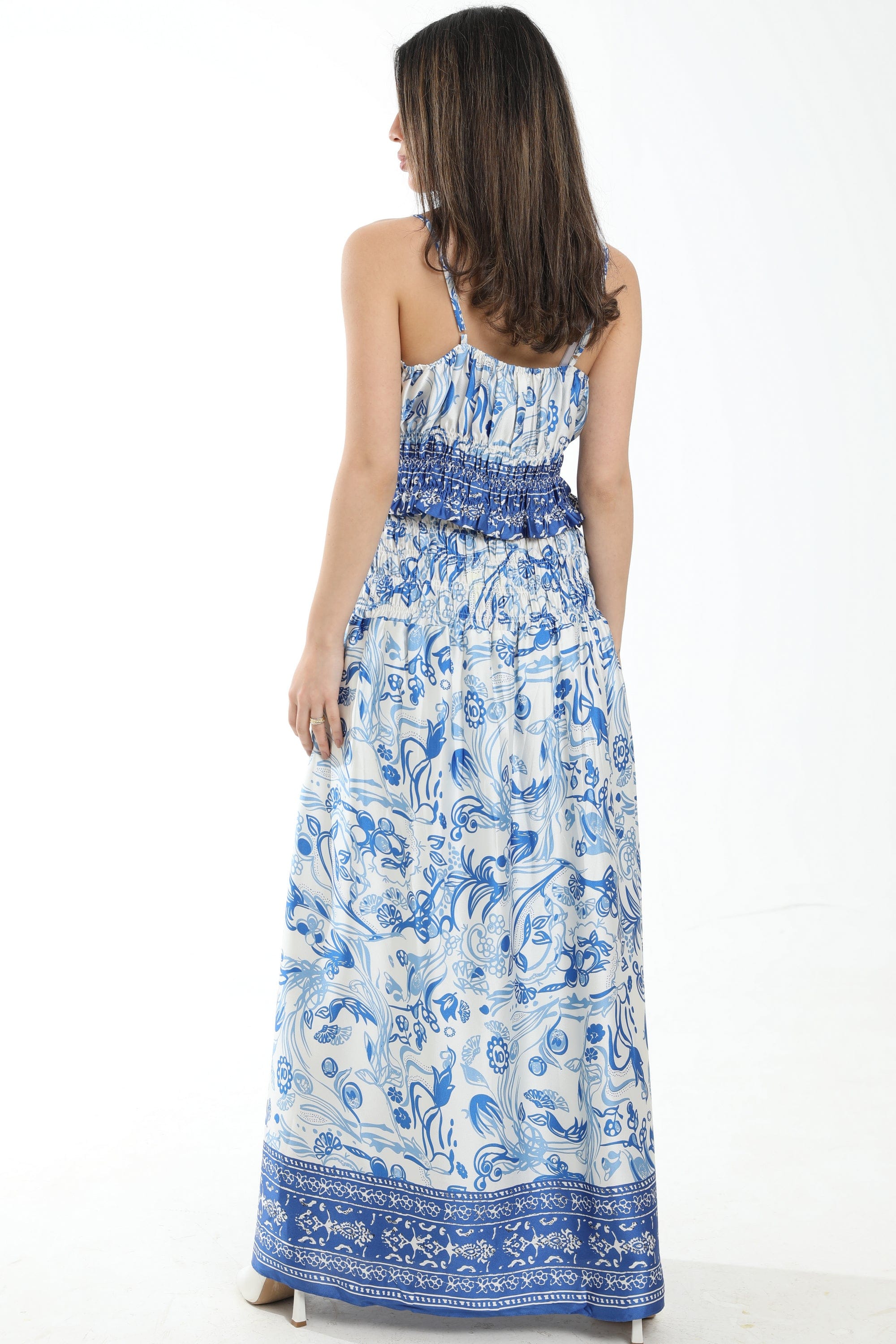 ู
ููุง ุชููุฑุฉ ุทูููุฉ ู
ูููุดุฉ ุถููุฉ ู
ู ุฃุนูู ูุณุงุฆู