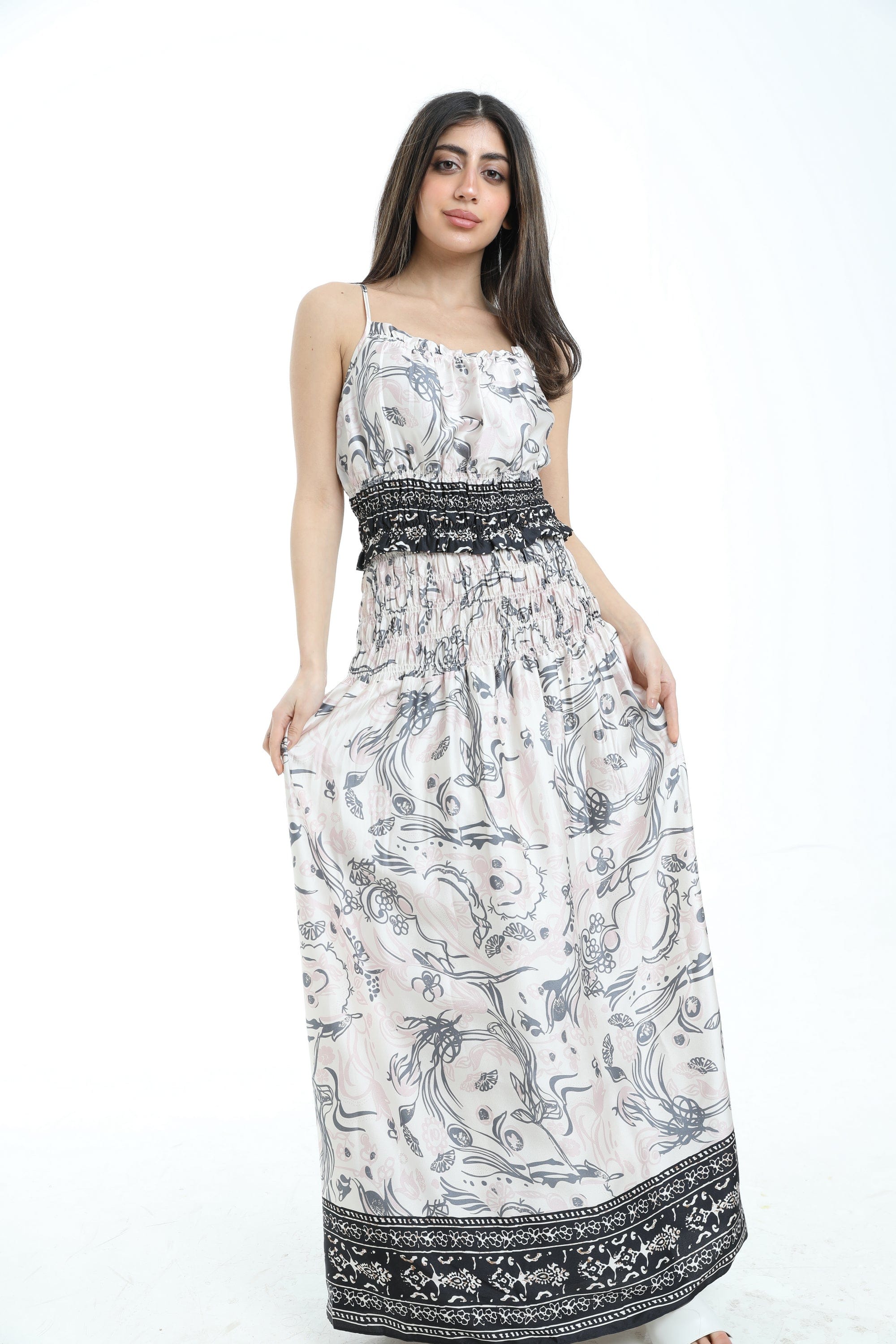 ู
ููุง ุชููุฑุฉ ุทูููุฉ ู
ูููุดุฉ ุถููุฉ ู
ู ุฃุนูู ูุณุงุฆู