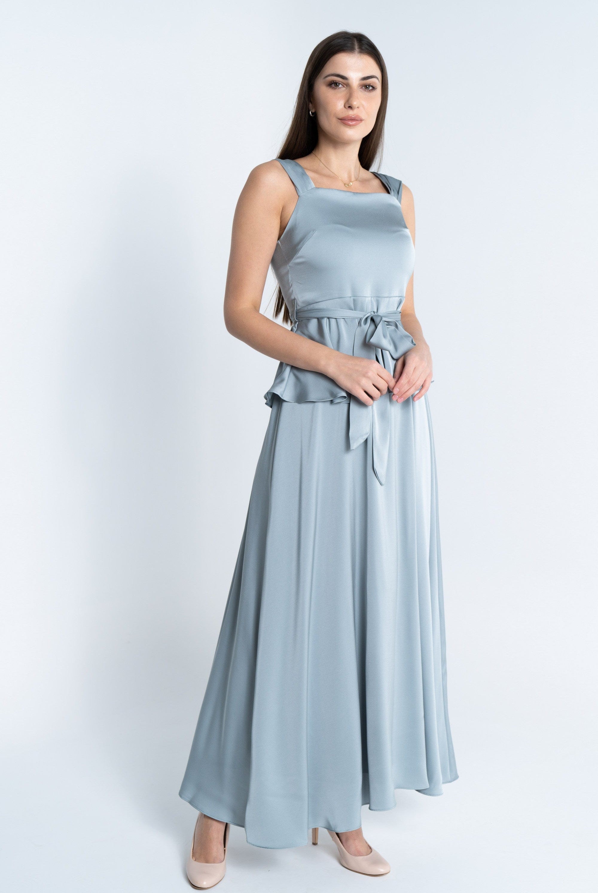 ميكا فستان ماكسي سادة بحمالات طبقتين مخصر بحزام على الخصر نسائي