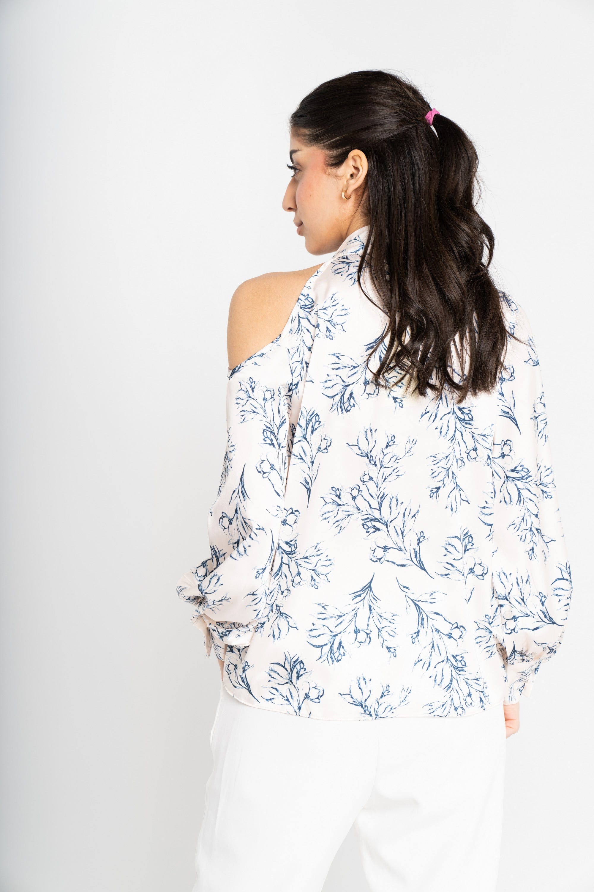 ميكا بلوزة بأكمام طويلة مشجرة كتف مكشوف بياقة عريضة