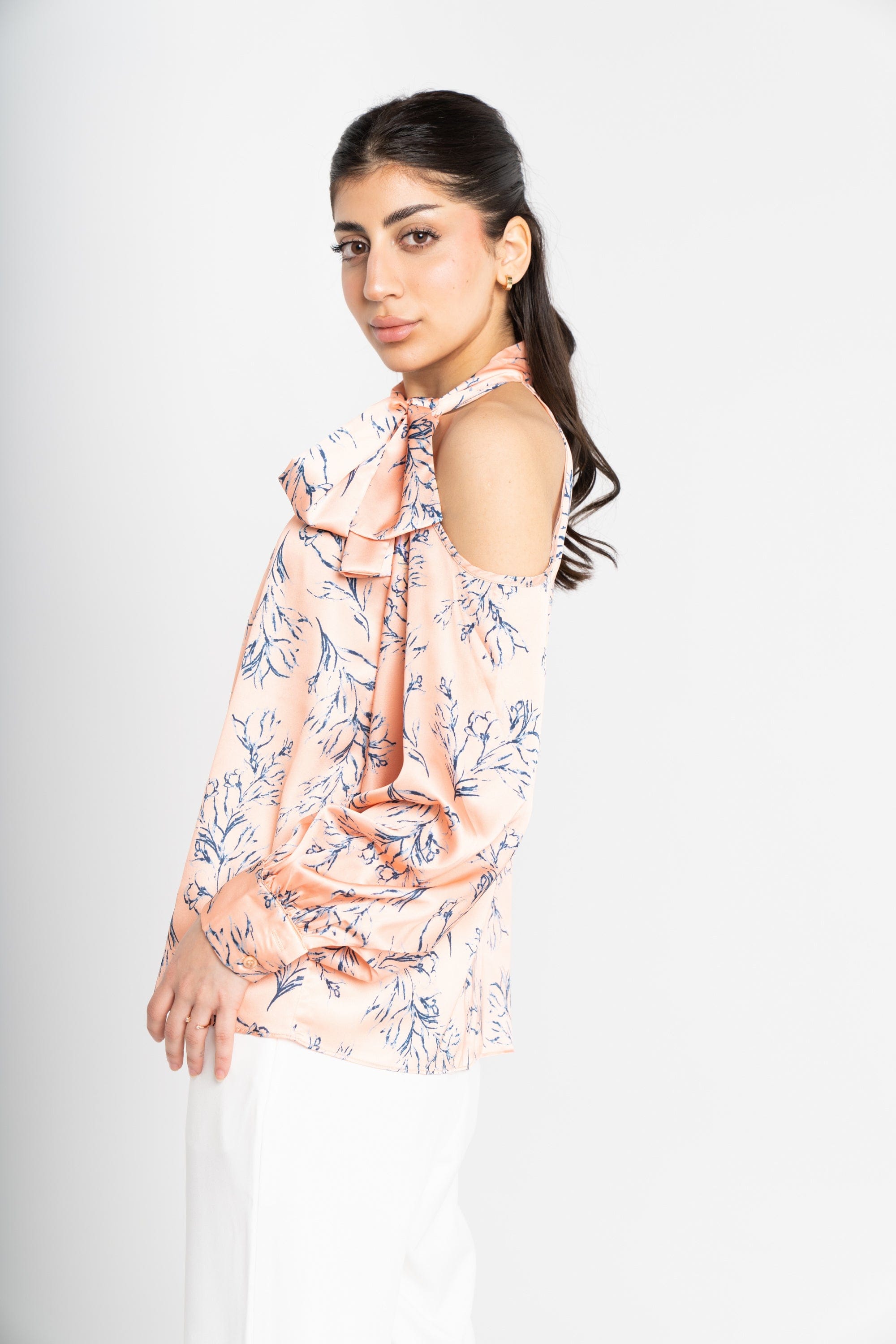 ميكا بلوزة بأكمام طويلة مشجرة كتف مكشوف بياقة عريضة