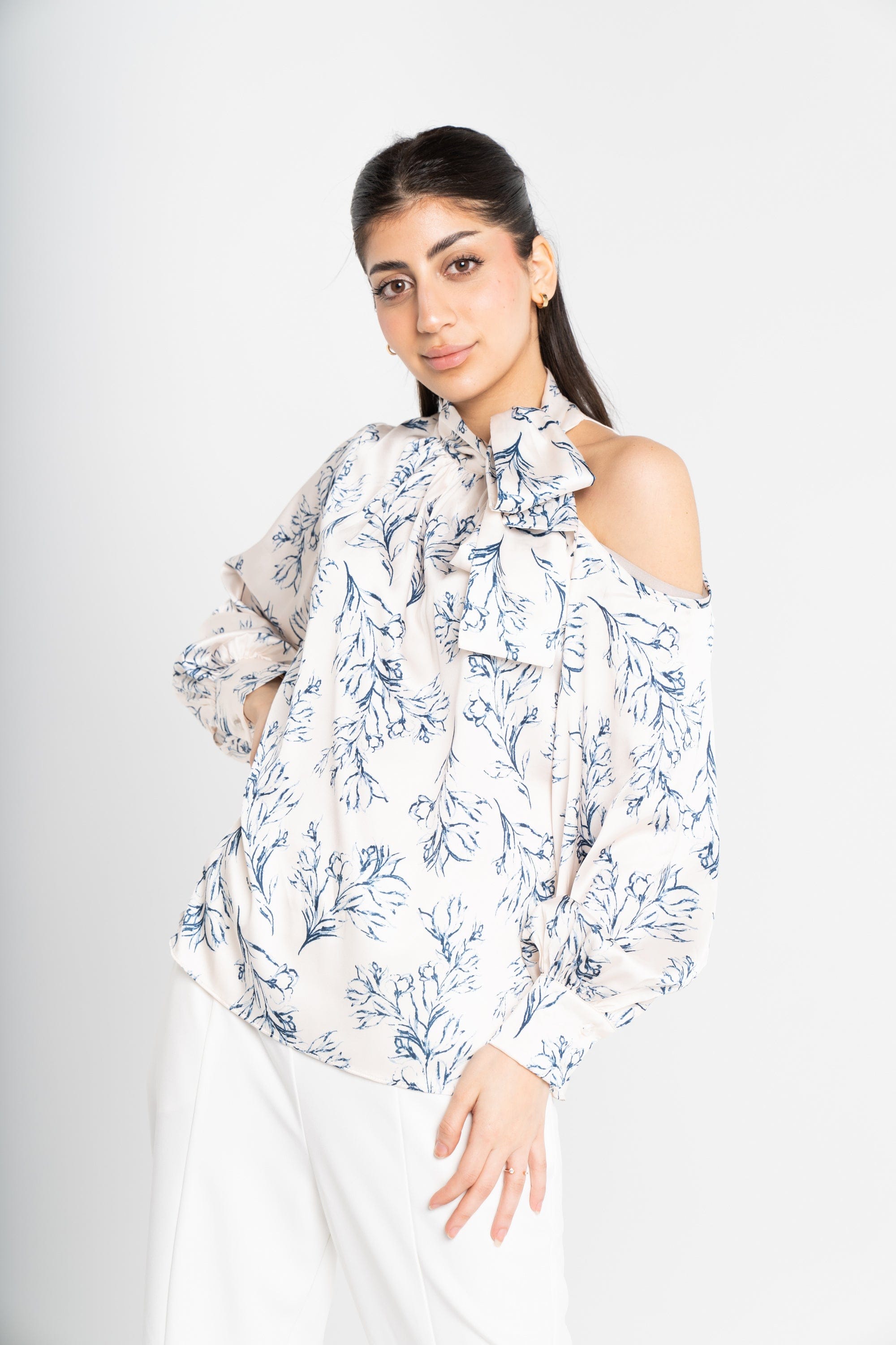 ميكا بلوزة بأكمام طويلة مشجرة كتف مكشوف بياقة عريضة