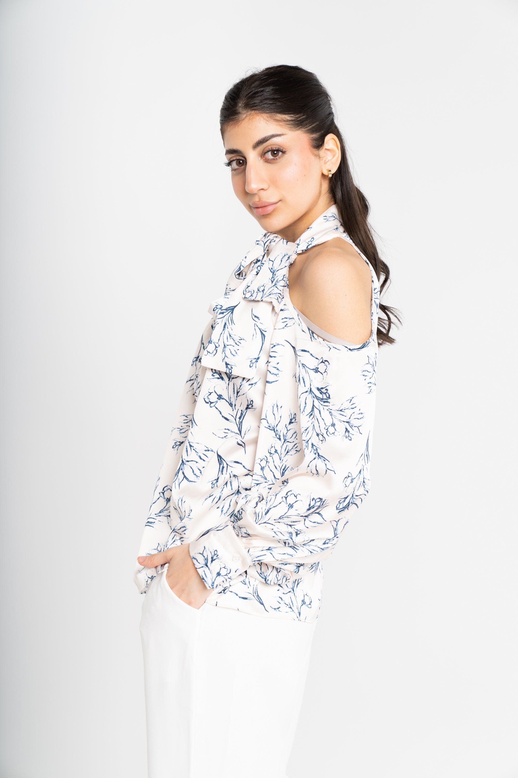 ميكا بلوزة بأكمام طويلة مشجرة كتف مكشوف بياقة عريضة