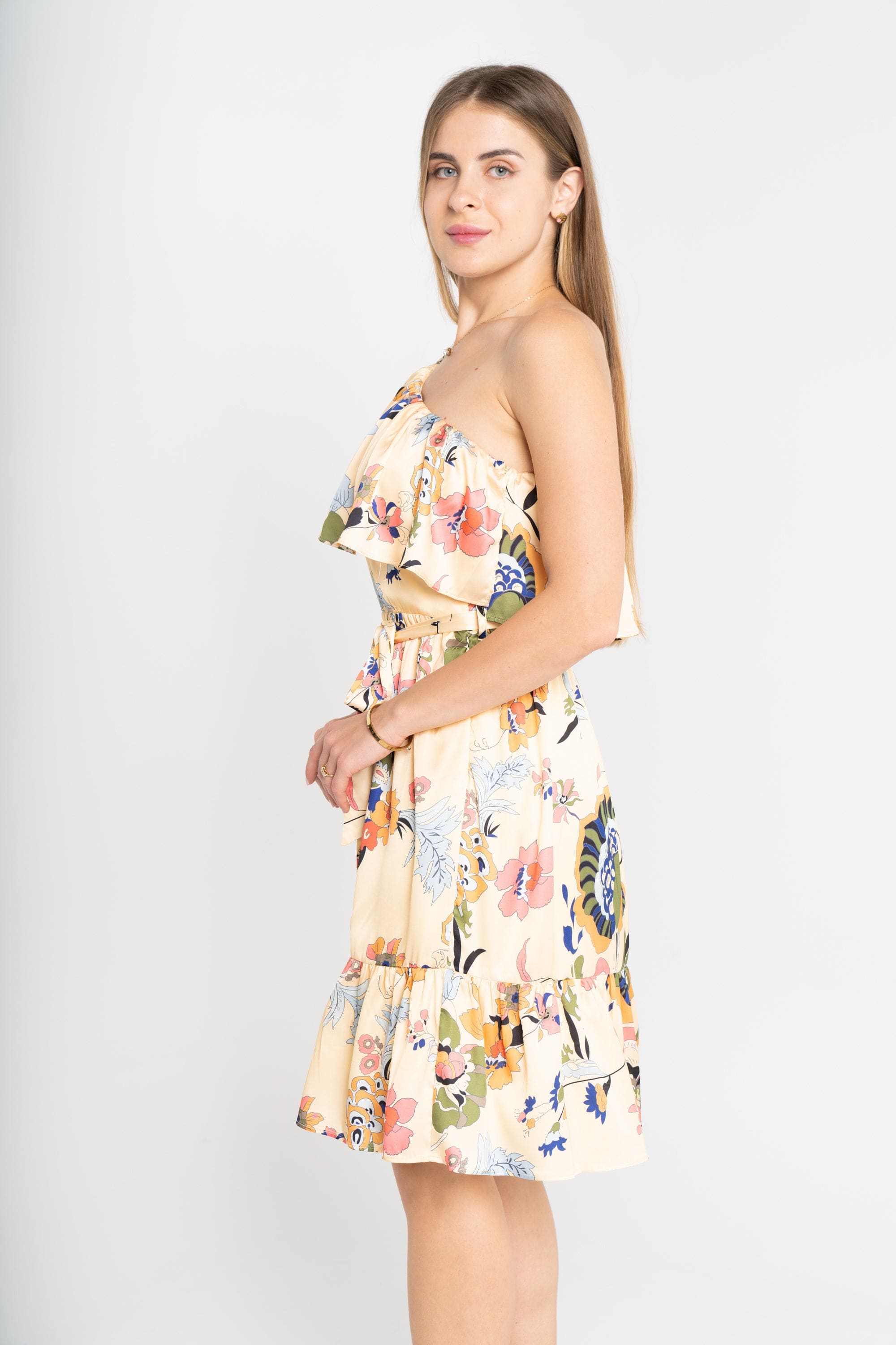 ميكا فستان منقوش قصير كتف وكتف برباط على الخصر