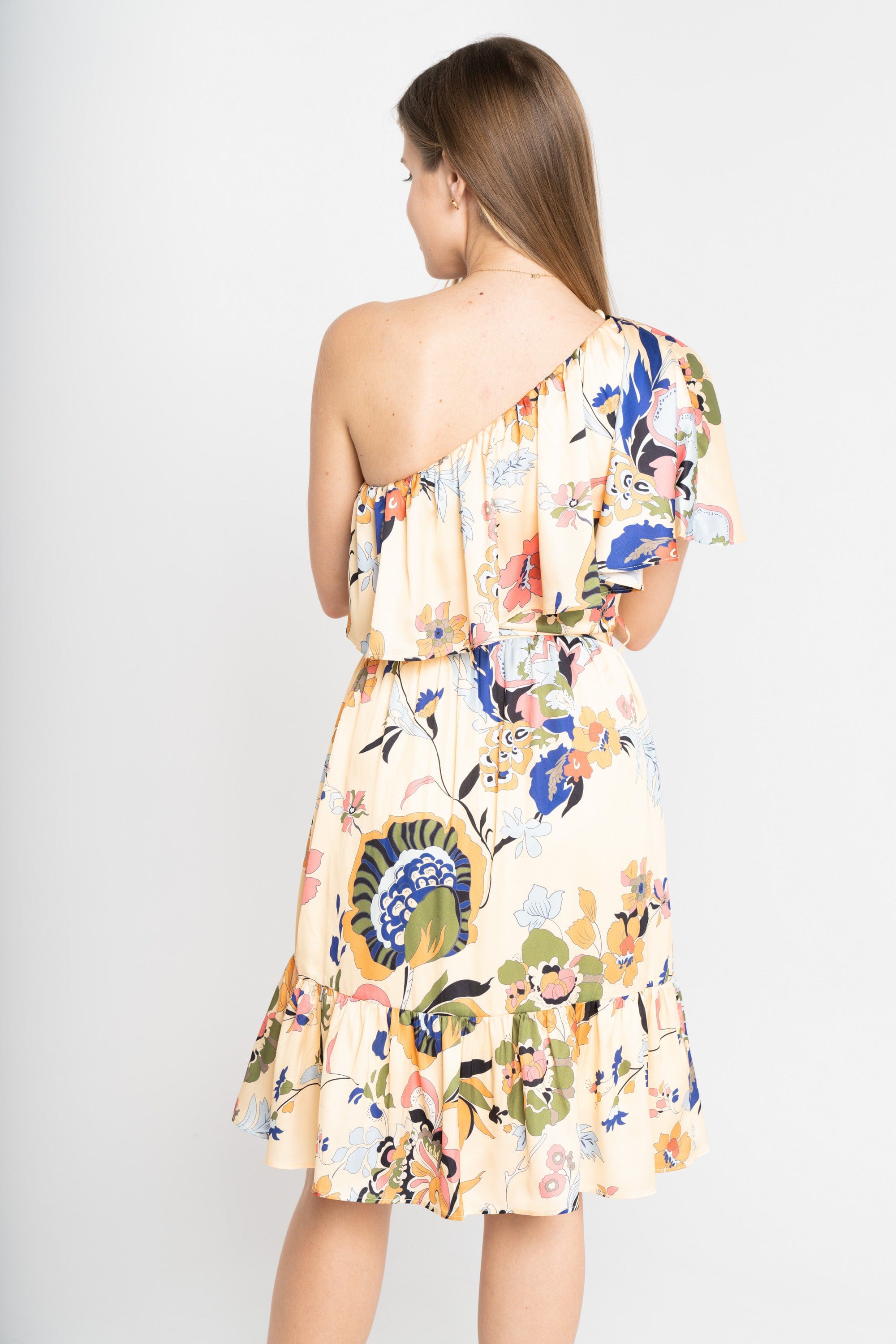 ميكا فستان منقوش قصير كتف وكتف برباط على الخصر