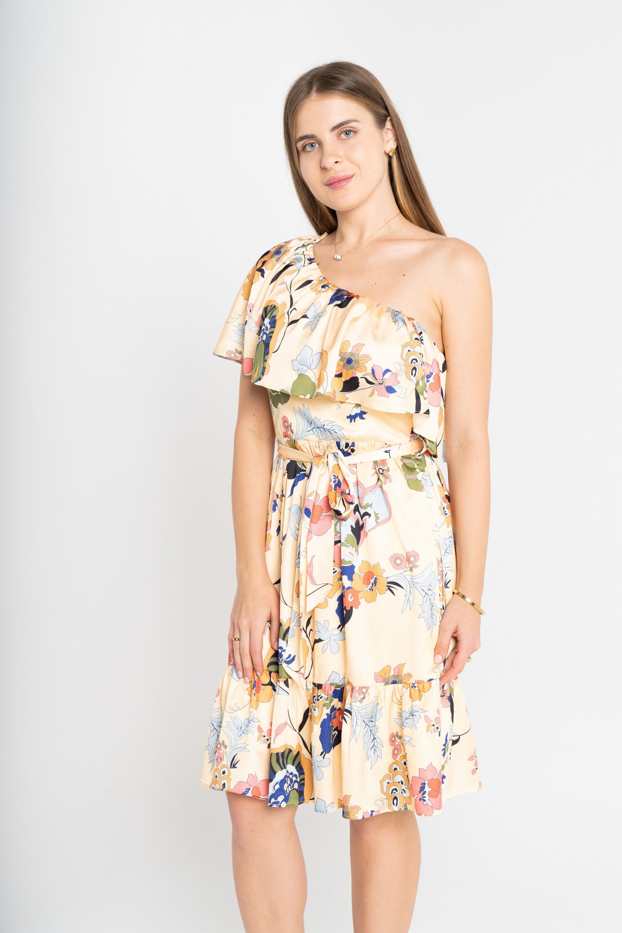 ميكا فستان منقوش قصير كتف وكتف برباط على الخصر