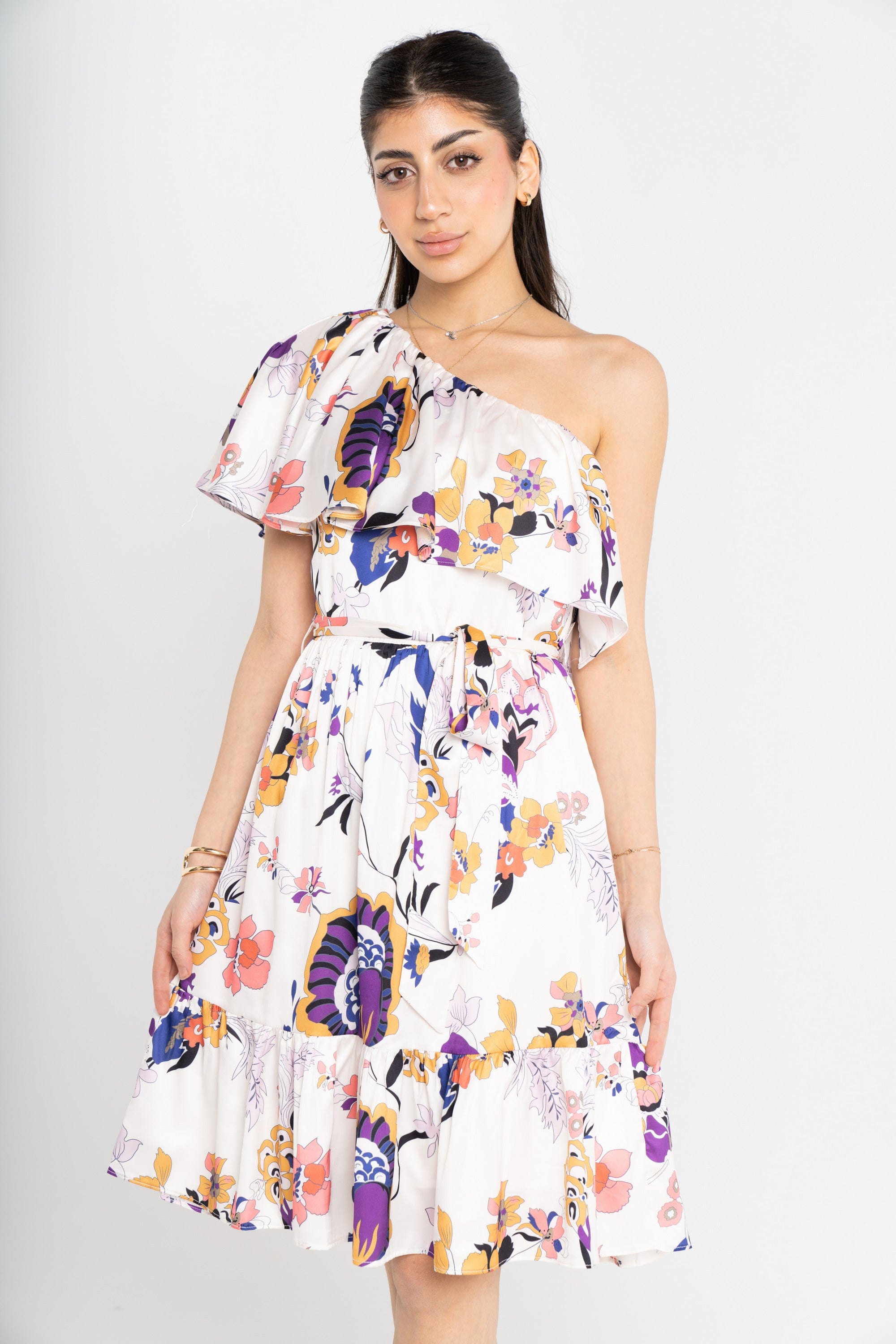 ميكا فستان منقوش قصير كتف وكتف برباط على الخصر