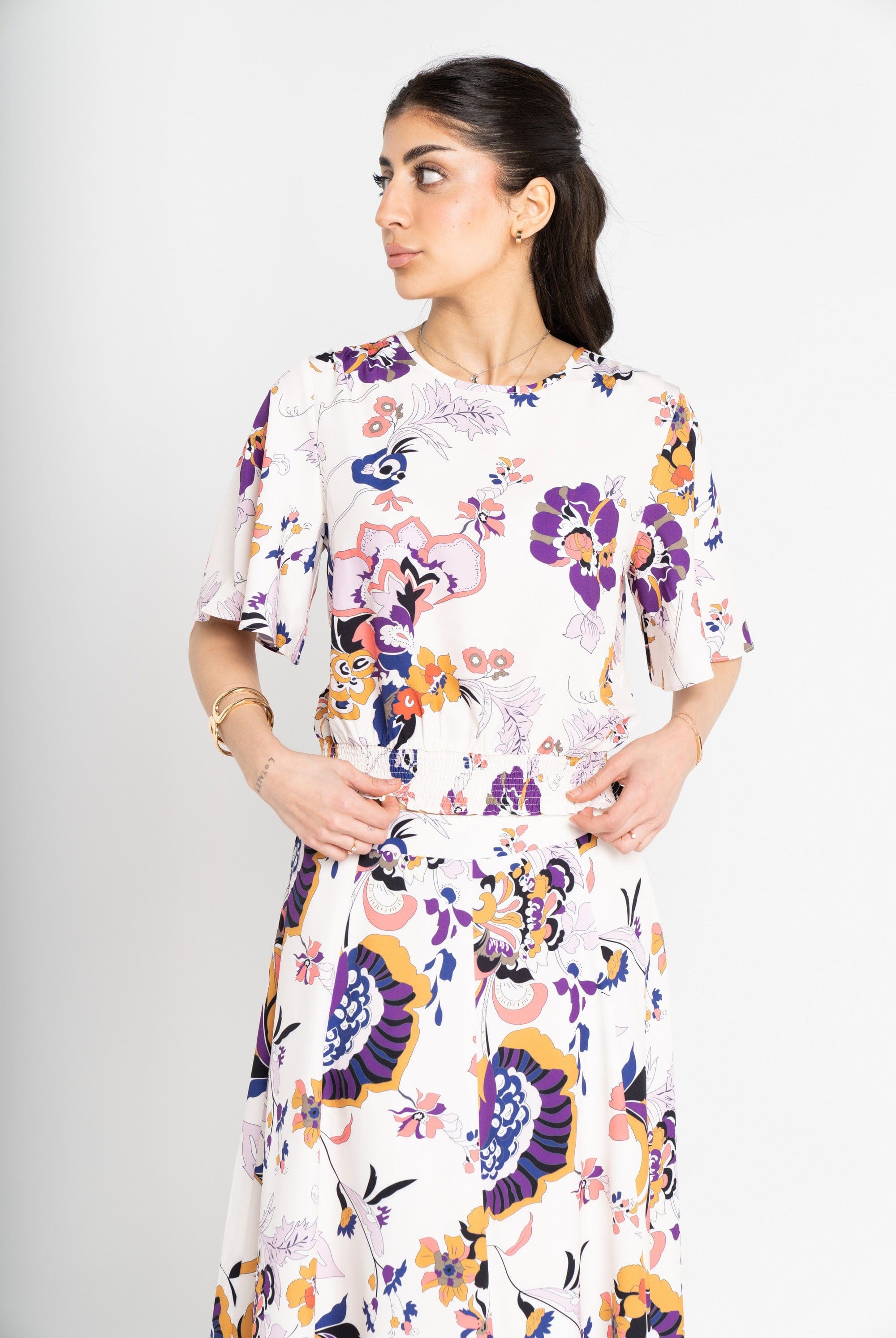 ميكا بلوزة بأكمام قصيرة مشجرة برقبة دائرية