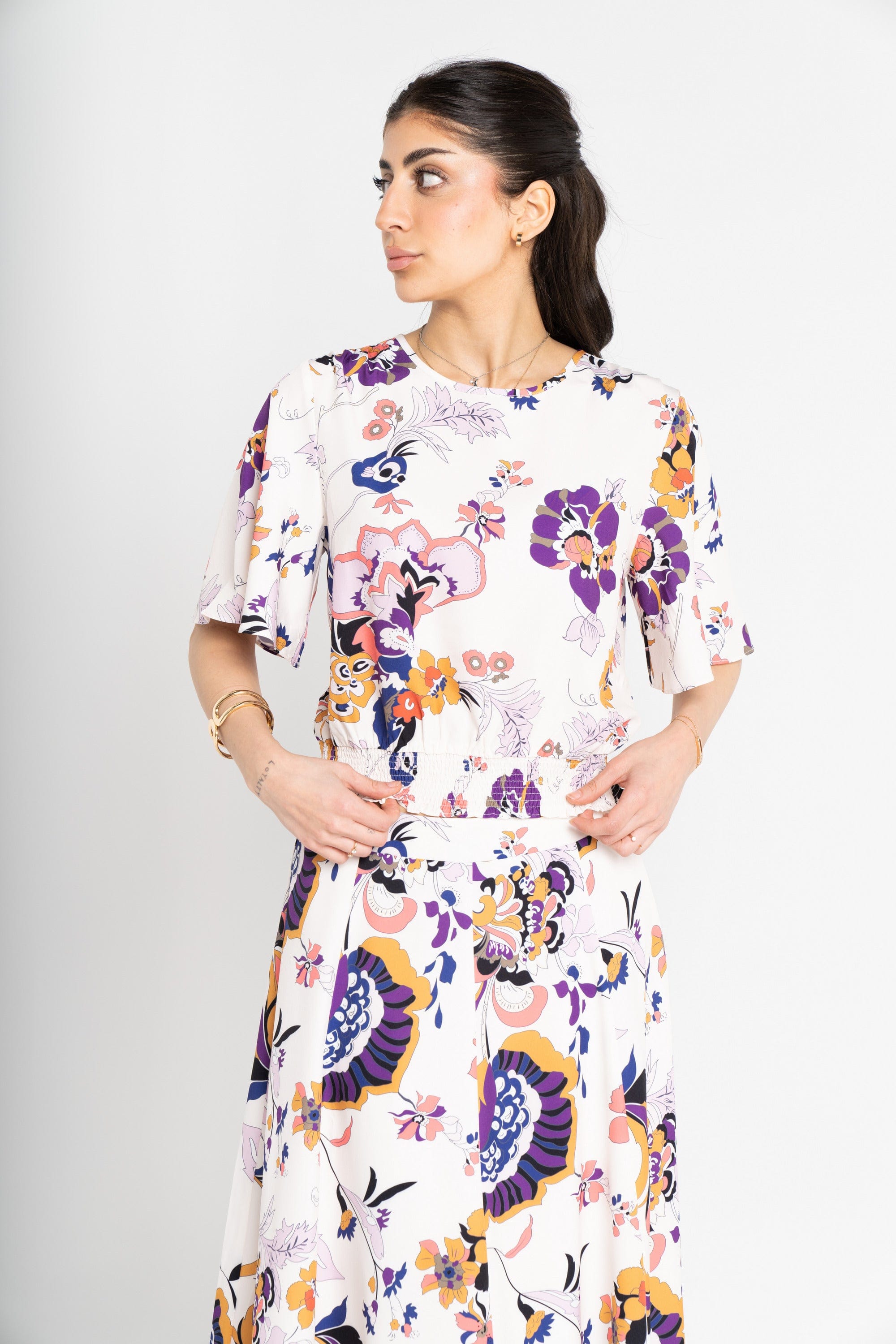 ميكا بلوزة بأكمام قصيرة مشجرة برقبة دائرية