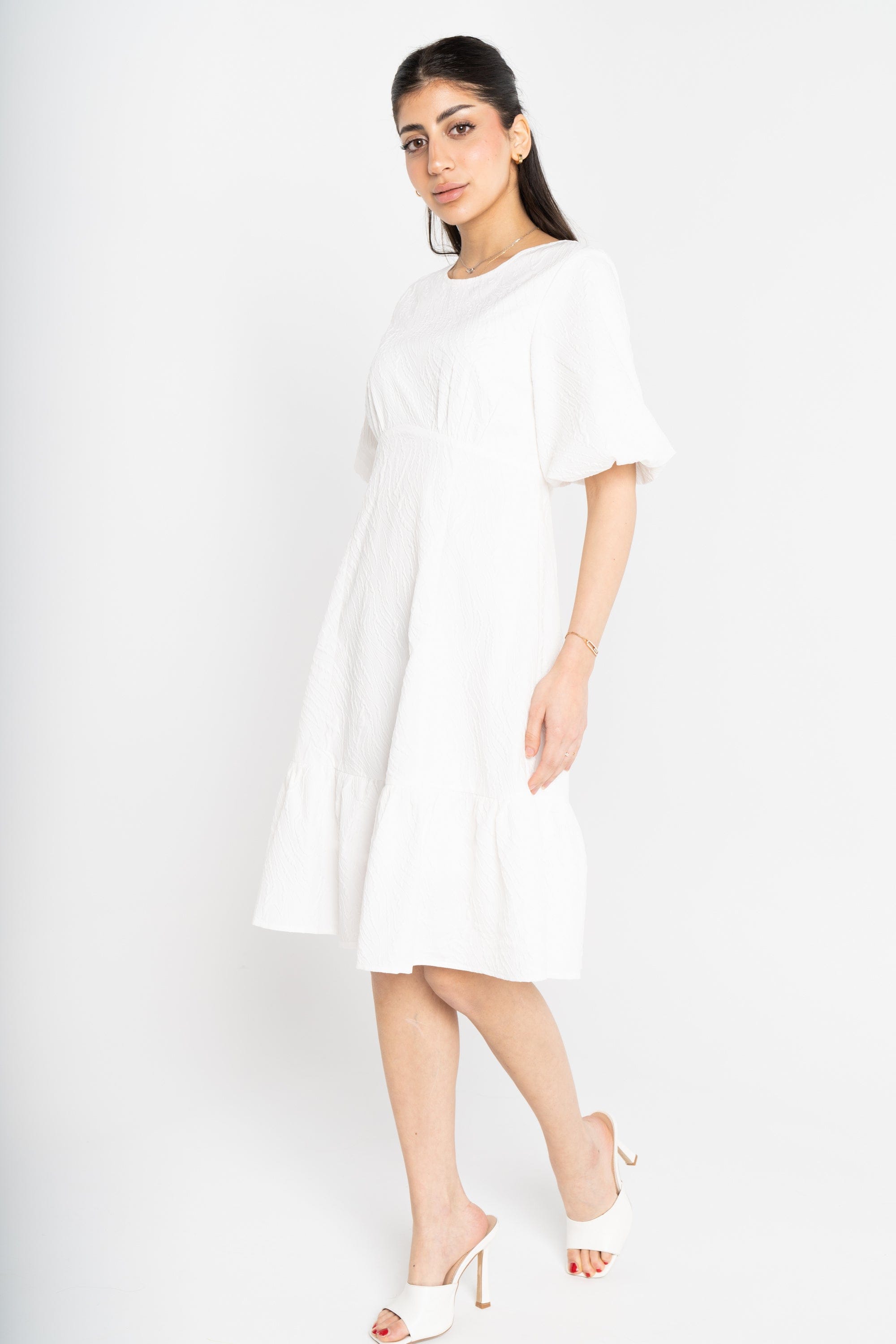 ميكا فستان قصير للركبة كم قصير بف بياقة دائرية