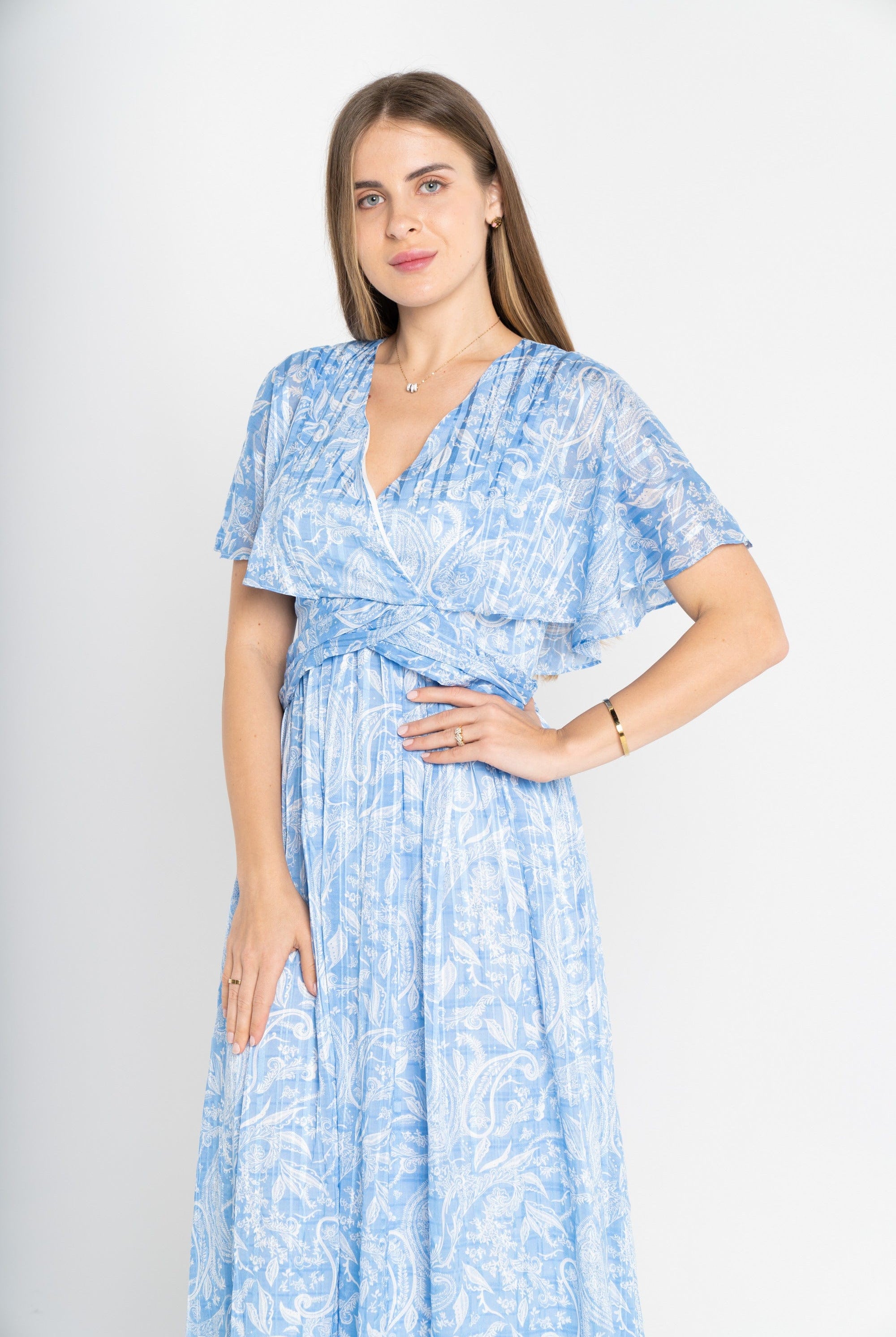 ميكا فستان طويل بأكمام قصيرة مشجر مزموم من الصدر