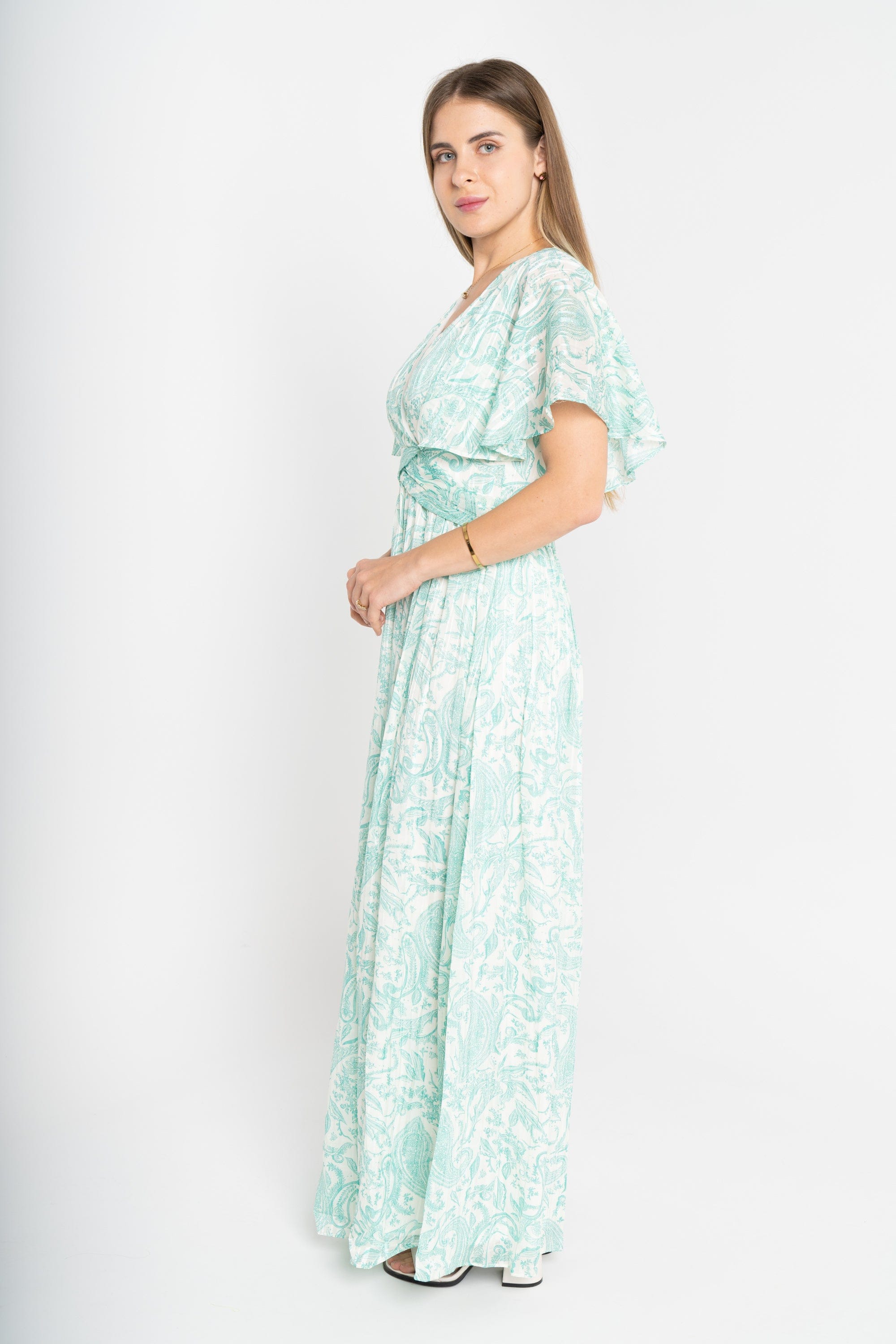 ู
ููุง ูุณุชุงู ุทููู ุจุฃูู
ุงู
ูุตูุฑุฉ ู
ุดุฌุฑ ู
ุฒู
ูู
ู
ู ุงูุตุฏุฑ