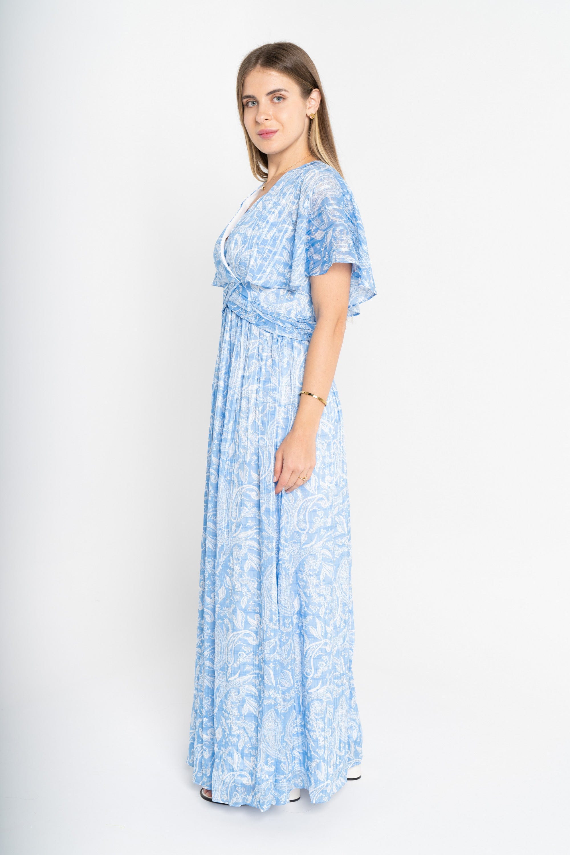 ู
ููุง ูุณุชุงู ุทููู ุจุฃูู
ุงู
ูุตูุฑุฉ ู
ุดุฌุฑ ู
ุฒู
ูู
ู
ู ุงูุตุฏุฑ