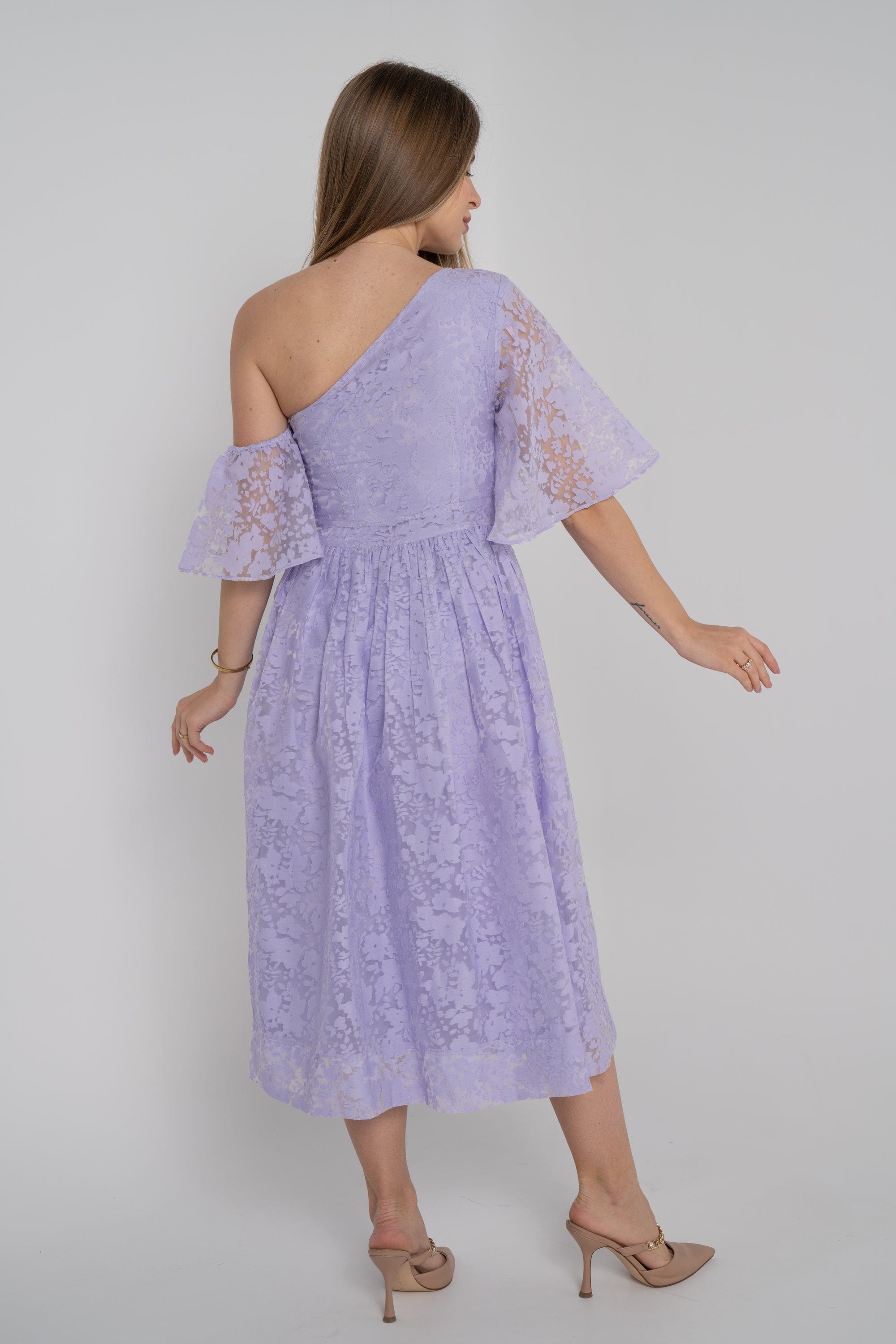 ู
ููุง ูุณุชุงู ู
ูุฏู ุจุฃูู
ุงู
ูุตูุฑุฉ ุดูุงู ูุชู ููุชู