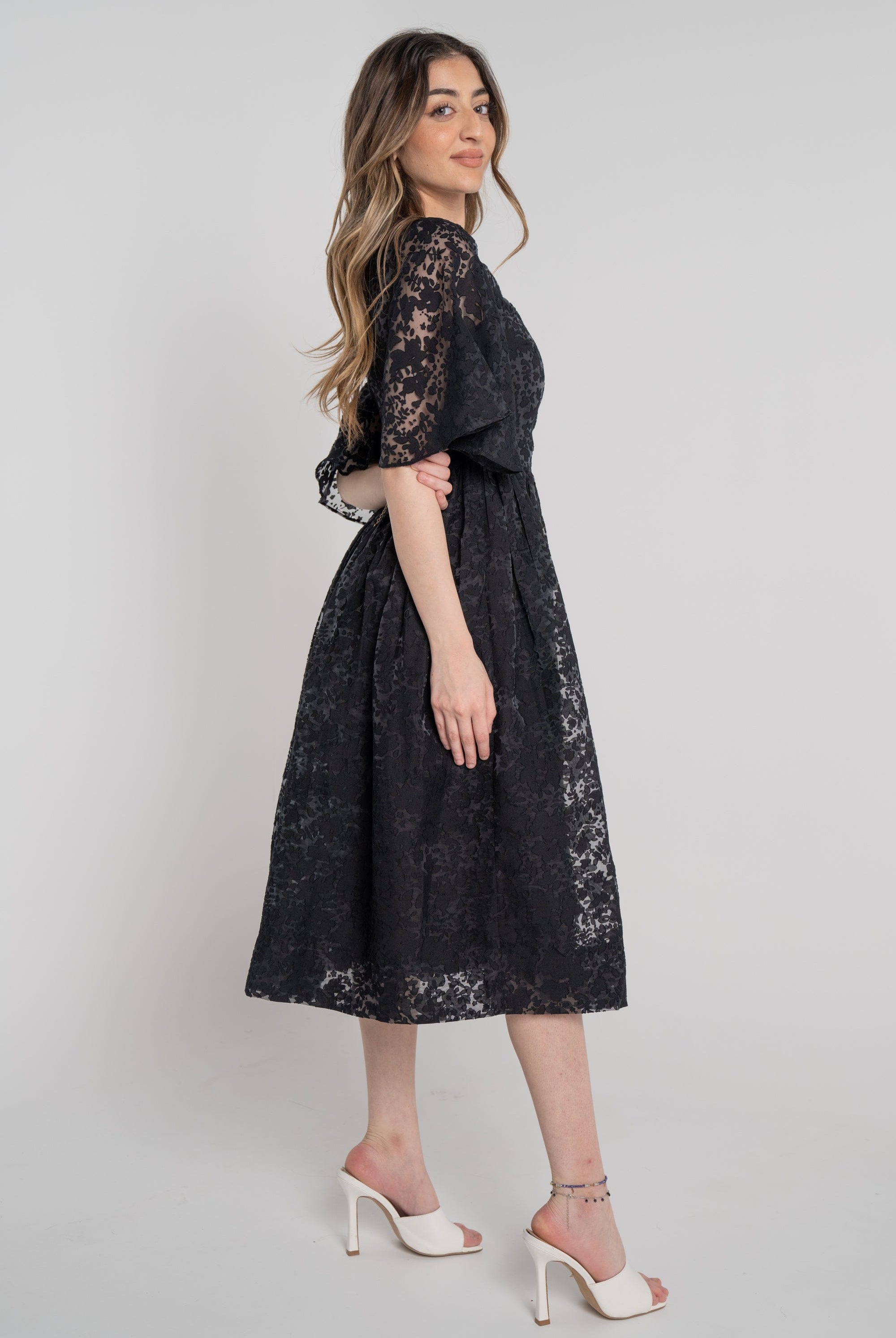 ميكا فستان ميدي بأكمام قصيرة شفاف كتف وكتف