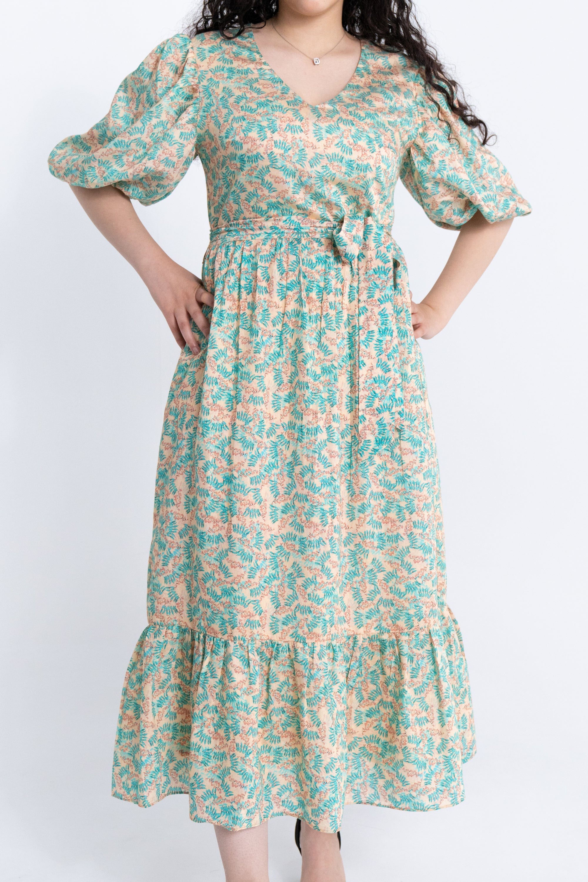 ميكا فستان ميدي بأكمام قصيرة بف مشجر