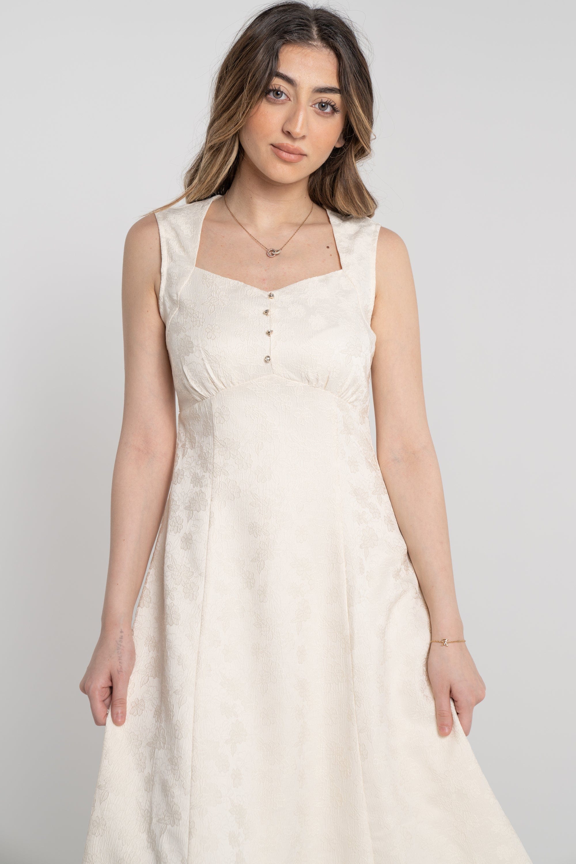 ู
ููุง ูุณุชุงู ู
ูุฏู ุจุฏูู ุฃูู
ุงู
ู
ุฒู
ูู
ูู
ุฒูู ุจุฃุฒุฑุงุฑ ุนูู ุงูุตุฏุฑ