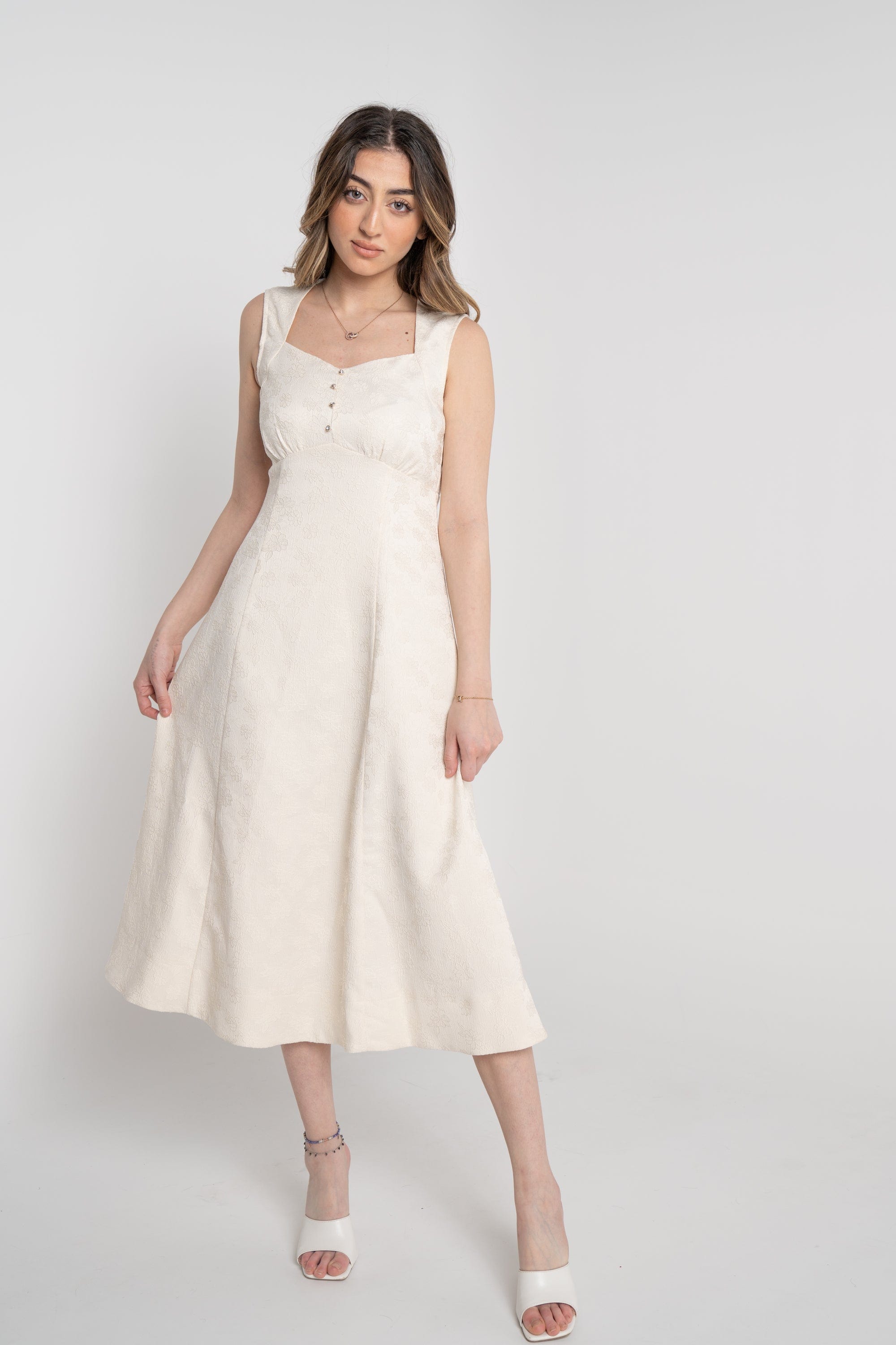 ู
ููุง ูุณุชุงู ู
ูุฏู ุจุฏูู ุฃูู
ุงู
ู
ุฒู
ูู
ูู
ุฒูู ุจุฃุฒุฑุงุฑ ุนูู ุงูุตุฏุฑ