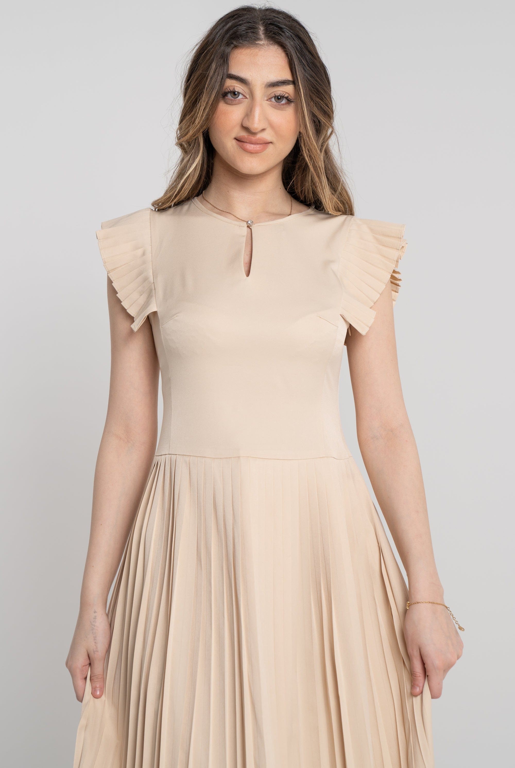 ميكا فستان ميدي فراشة بدون أكمام مزين بليسية