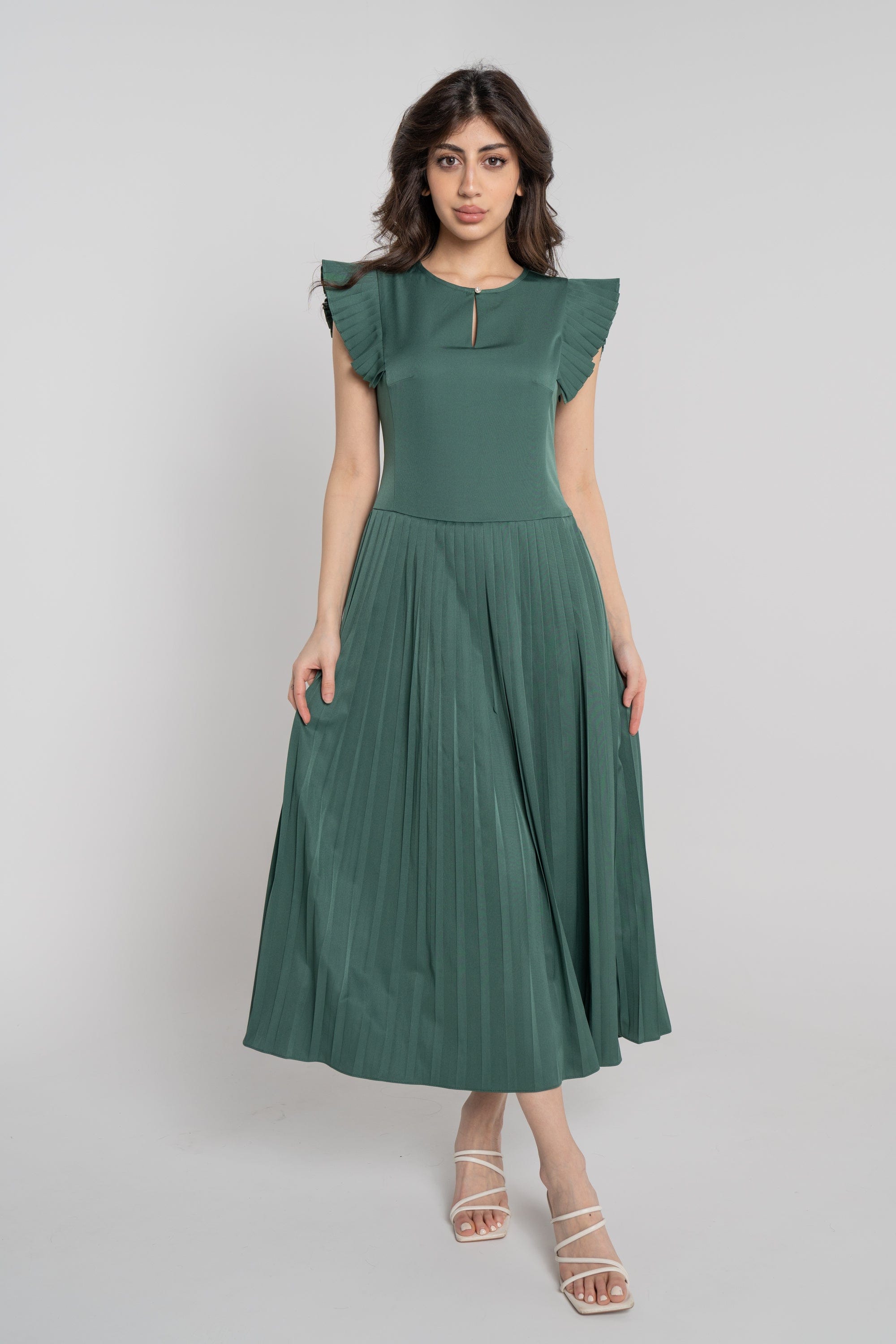 ميكا فستان ميدي فراشة بدون أكمام مزين بليسية