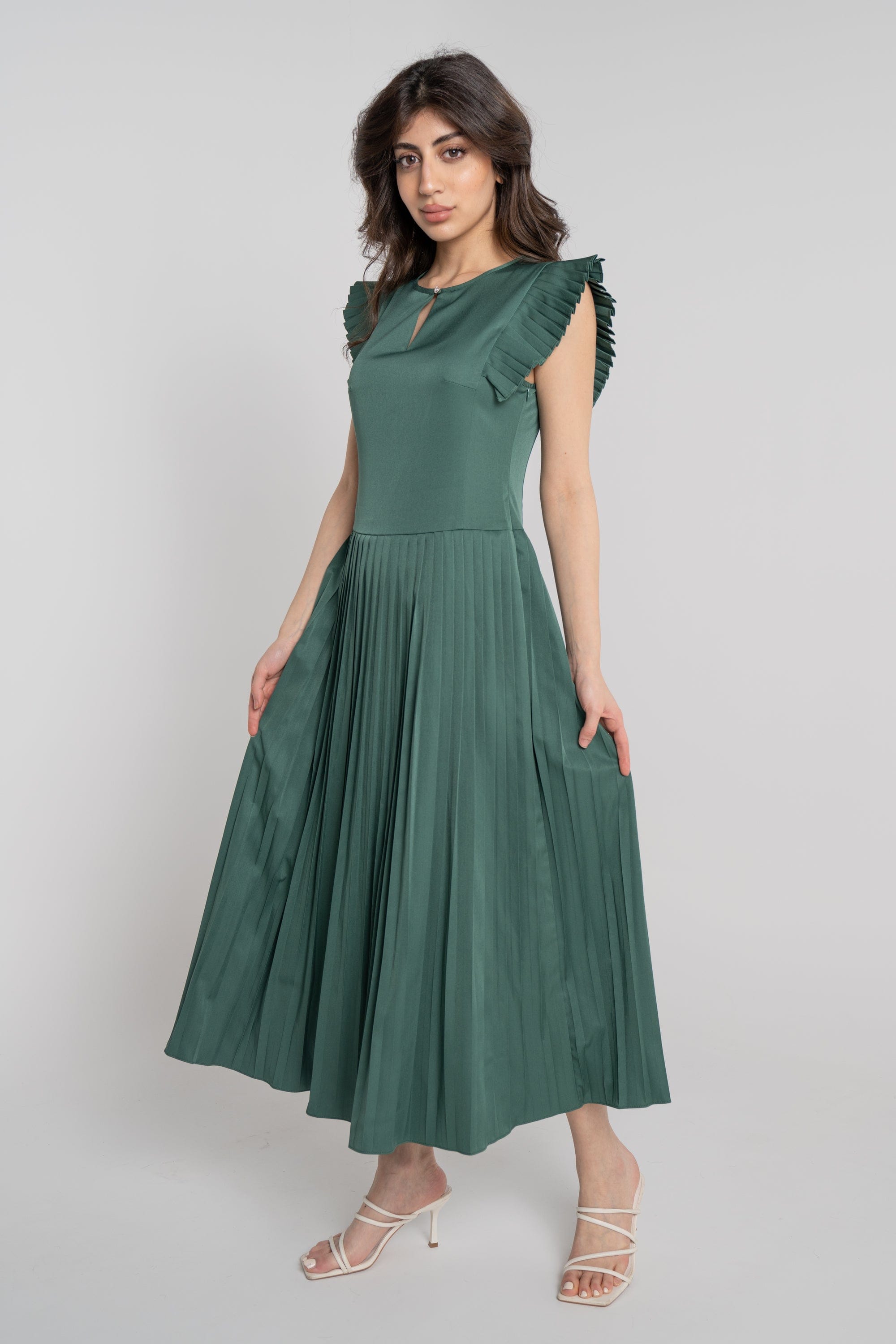 ميكا فستان ميدي فراشة بدون أكمام مزين بليسية