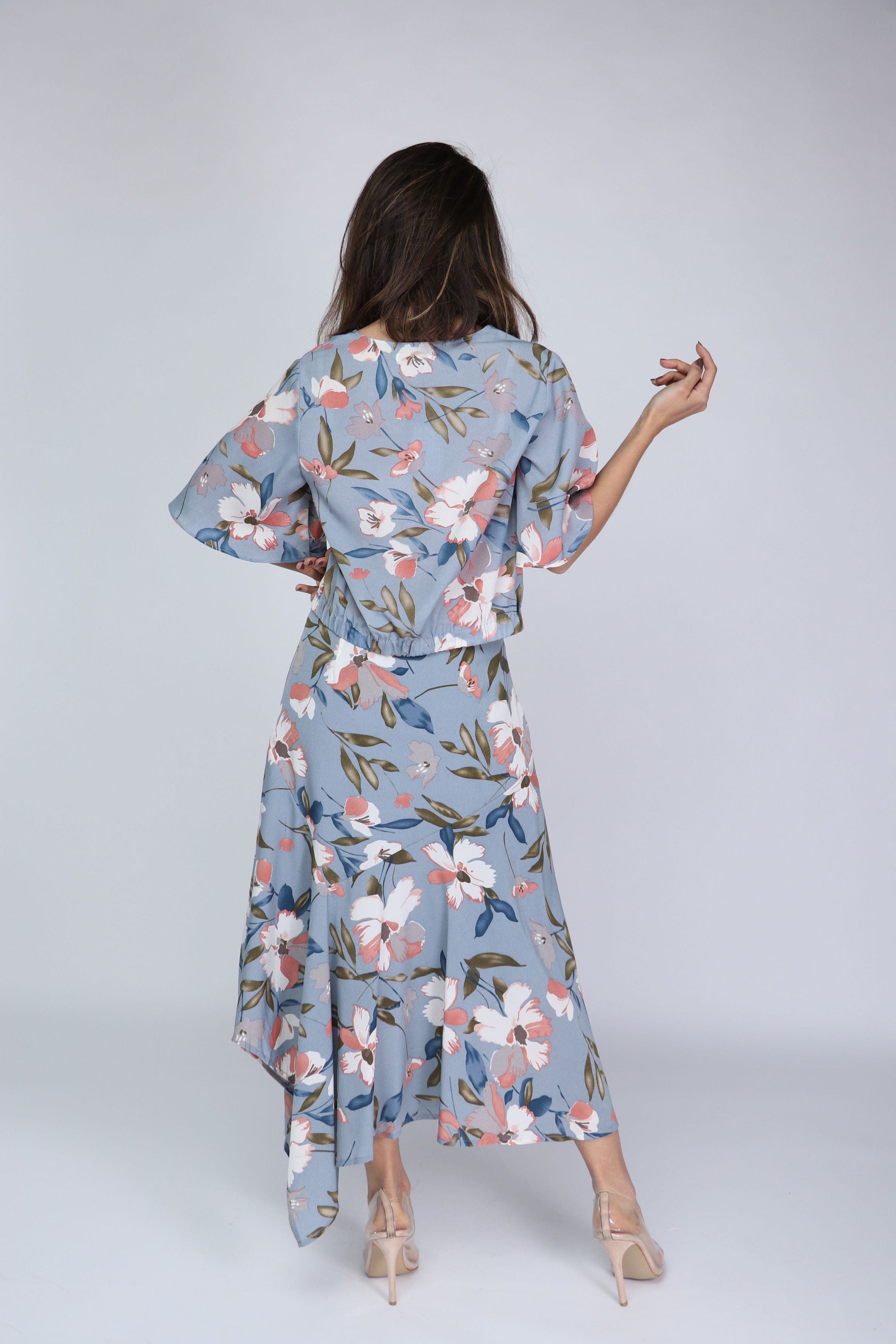 ميكا بلوزة مشجرة بأزرار أمامية وسيعة برقبة سبعة نص كم واسع نسائية