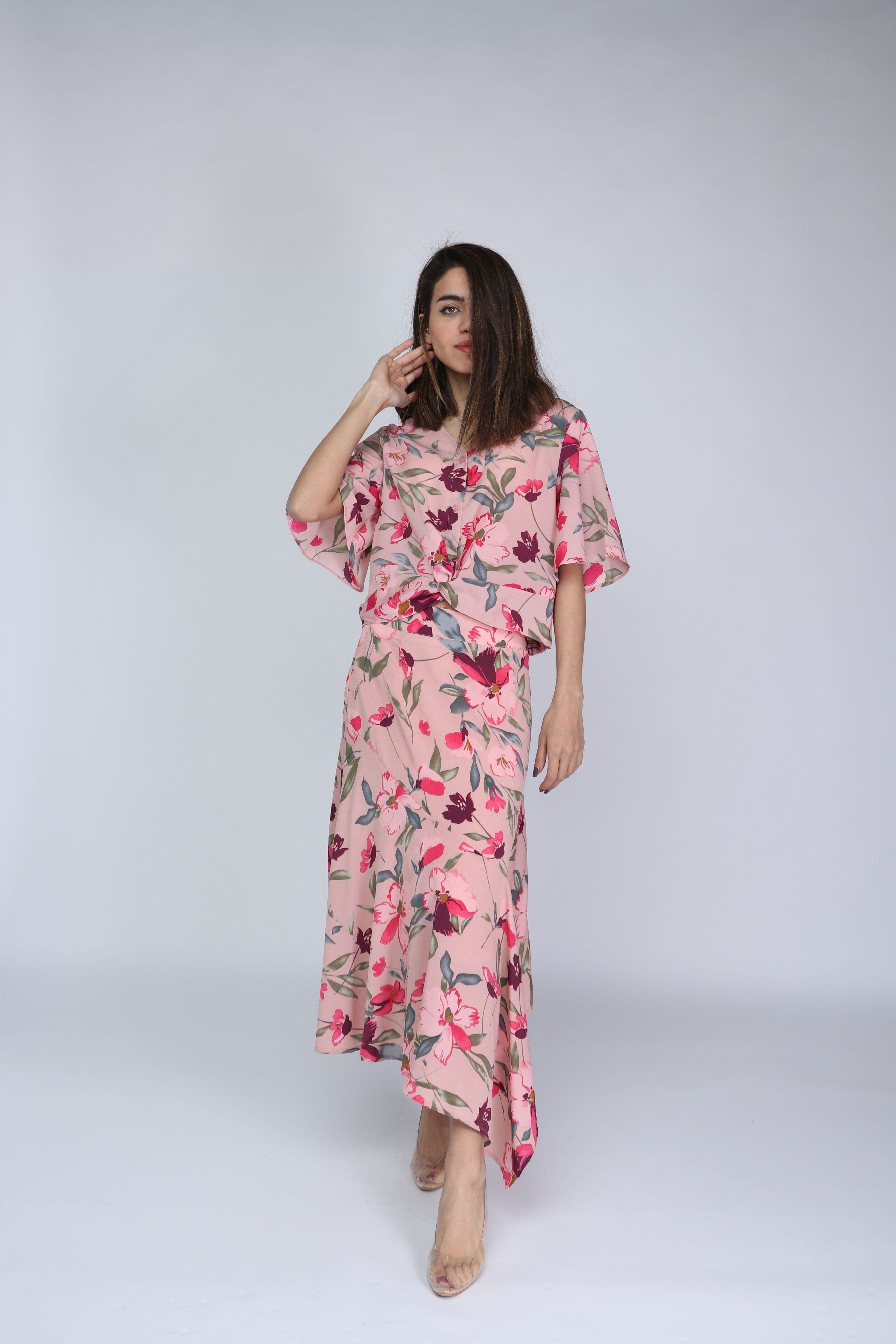 ميكا بلوزة مشجرة بأزرار أمامية وسيعة برقبة سبعة نص كم واسع نسائية