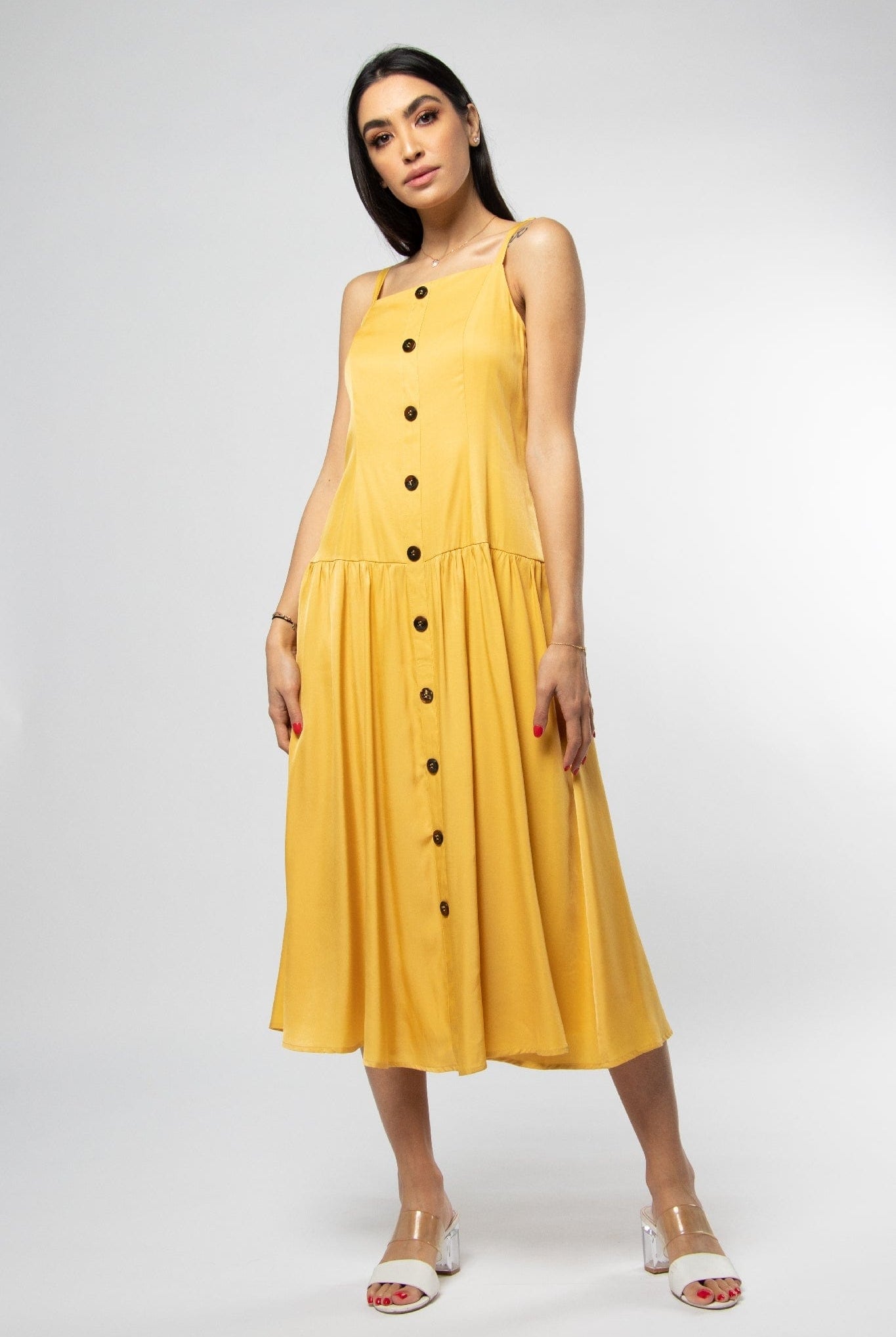 ميكا فستان ميدي بدون أكمام بحمالات رفيعة وأزرار أمامية