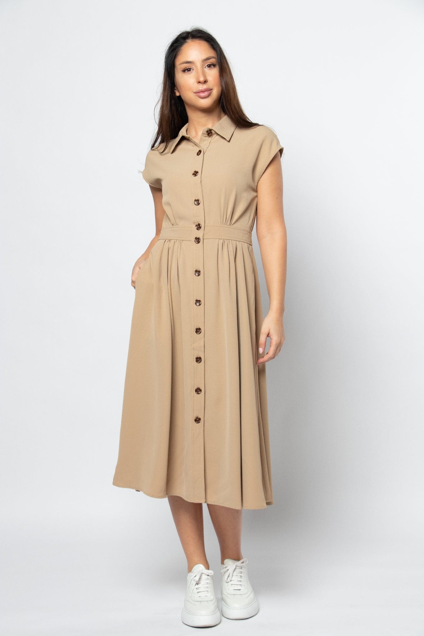 ميكا فستان ميدي بأكمام قصيرة سادة مزين بأزرار بالطول