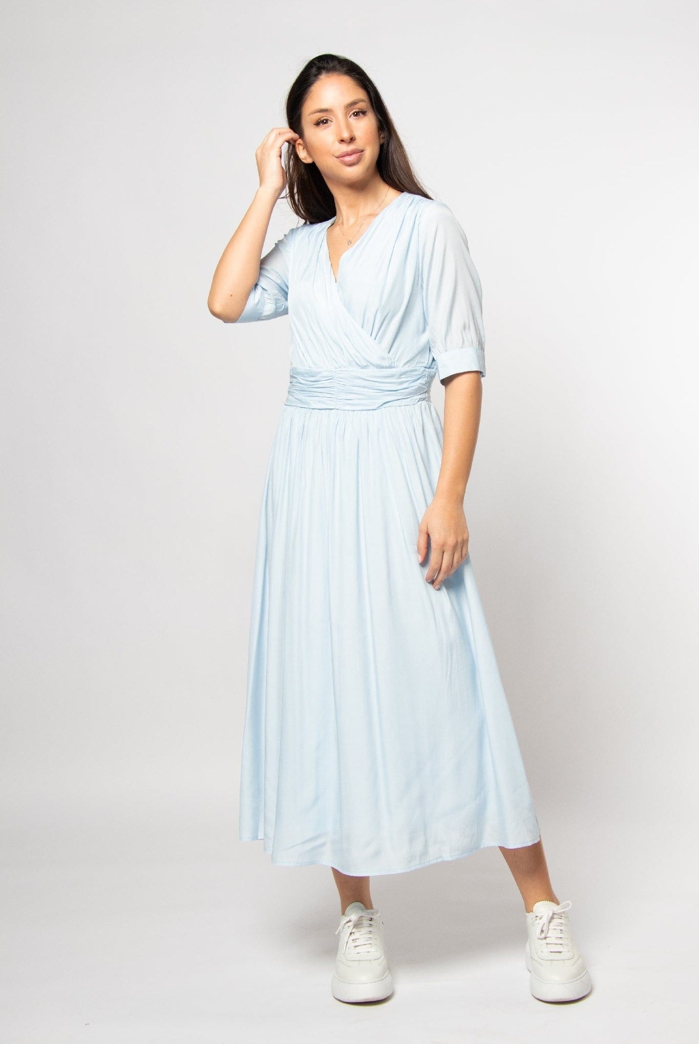 ميكا فستان ميدي كروازيه مخصر كم قصير