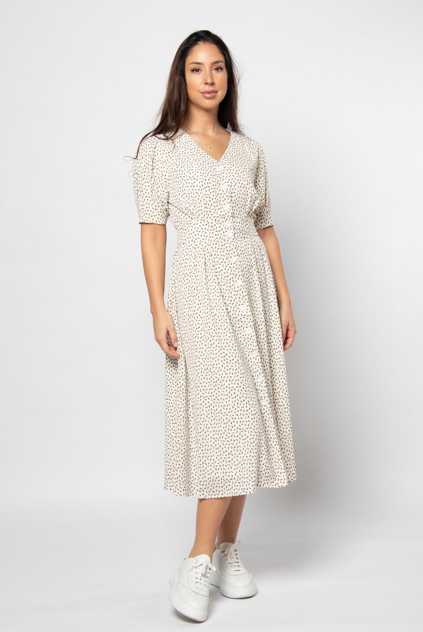 ميكا فستان ميدي كاجوال منقط بزراير أمامية بكم قصير