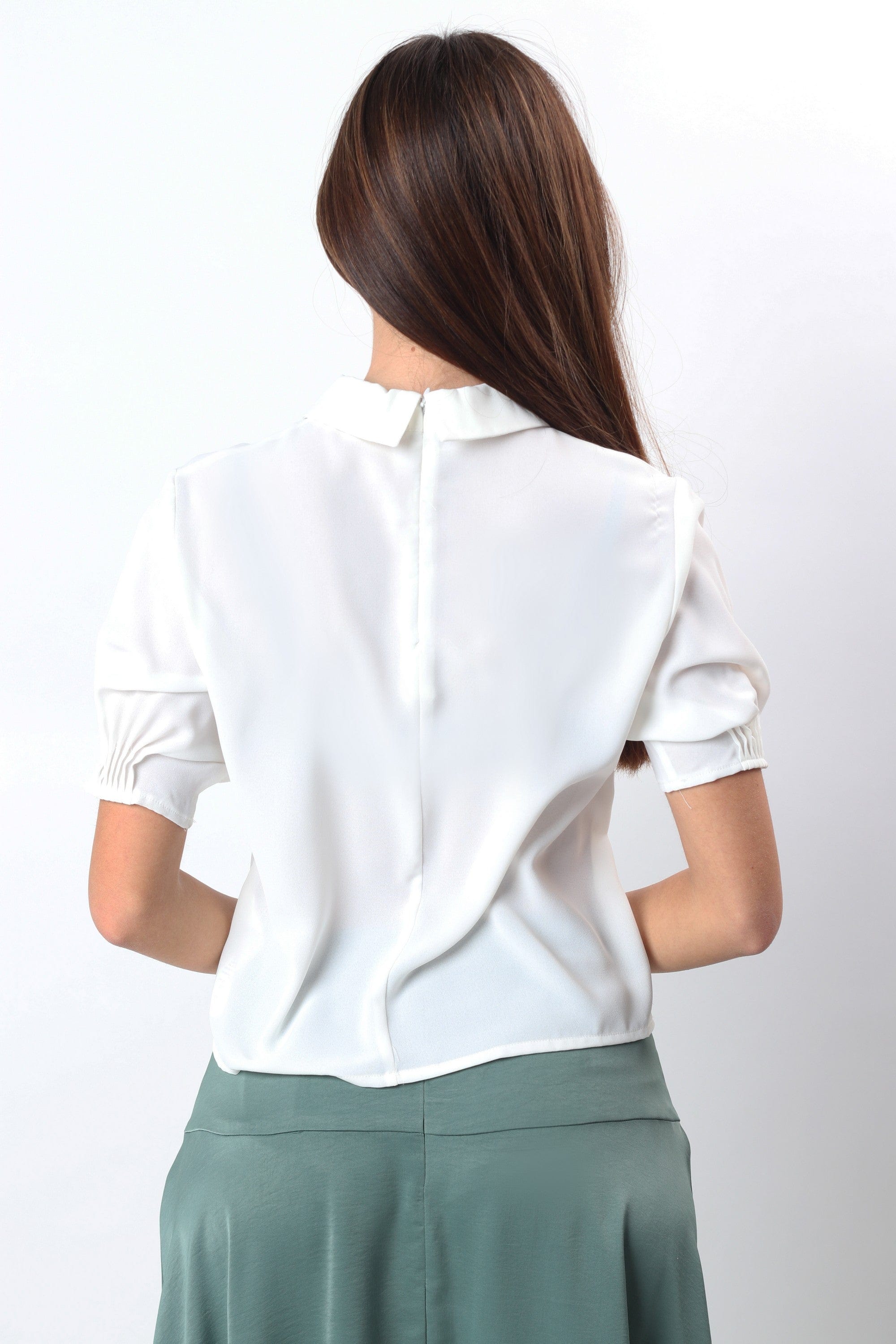 ميكا بلوزة رسمية بياقة مطرزة كم قصير منفوخ نسائي