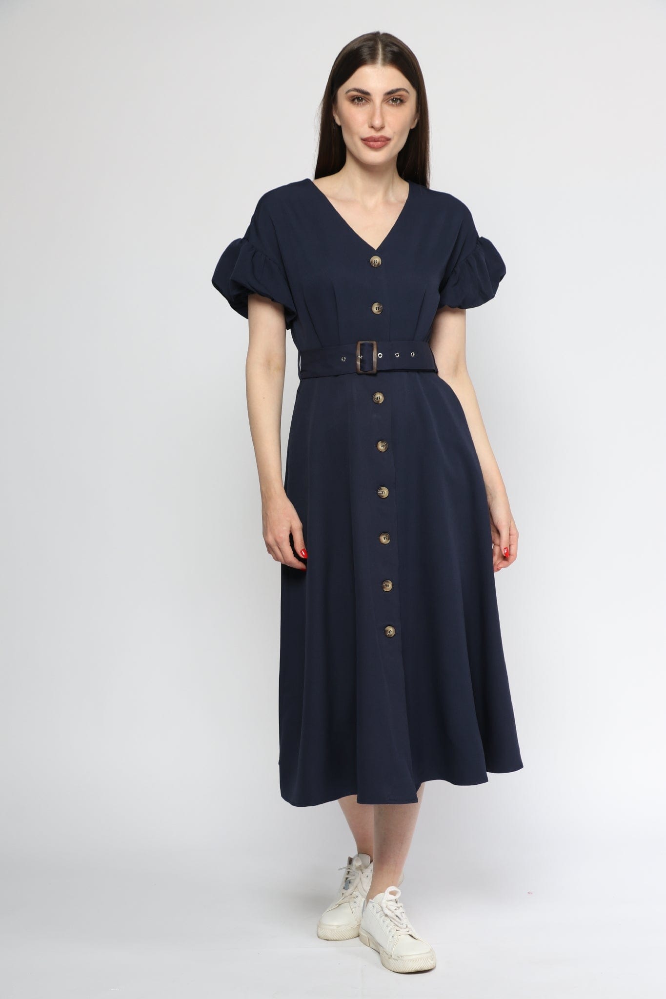 ميكا فستان ميدي بأزرار أمامية وحزام للخصر فتحة صدر شكل V بكم بف قصير