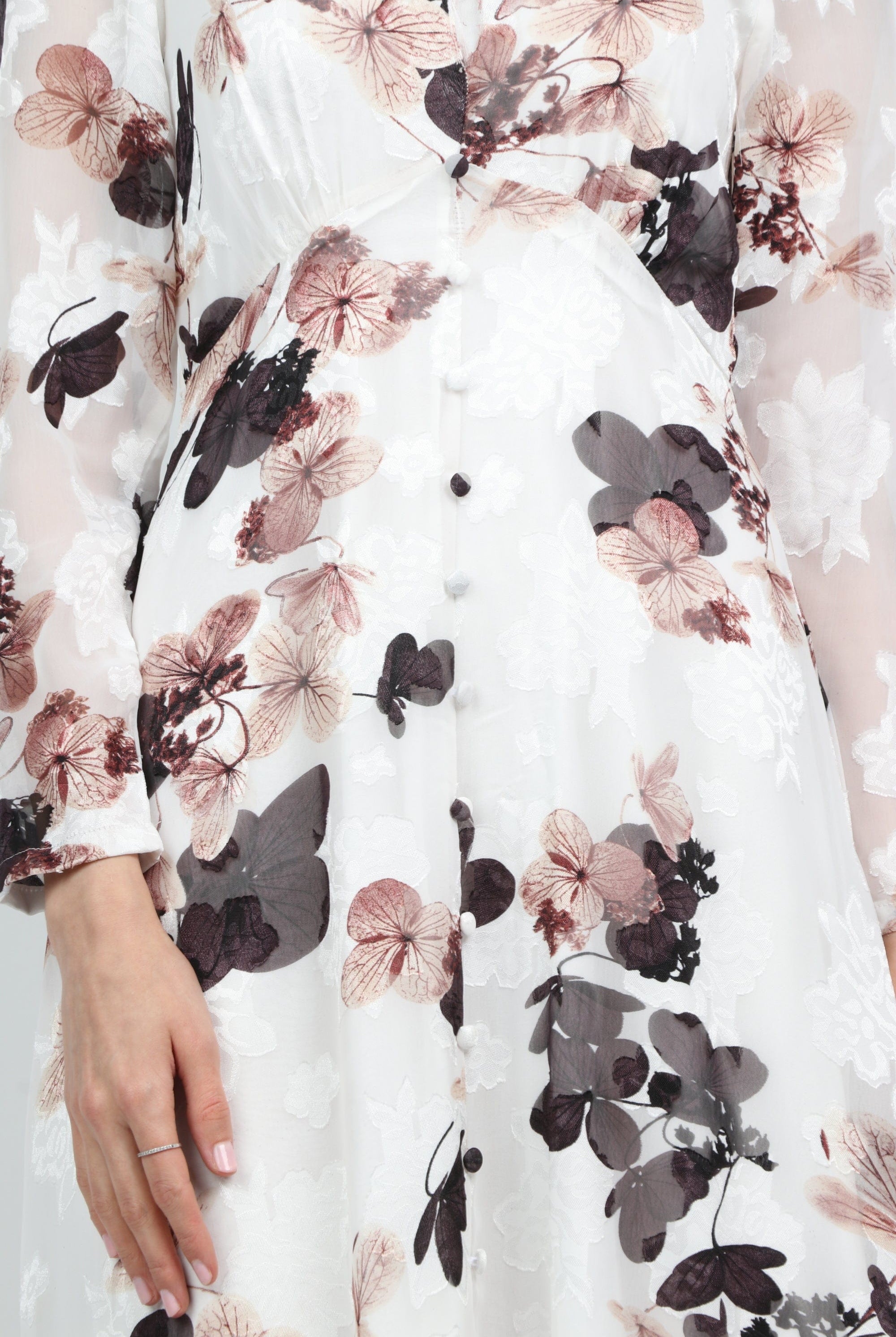 ميكا فستان ميدي مشجر فتحة عنق شكل V بأكمام طويلة