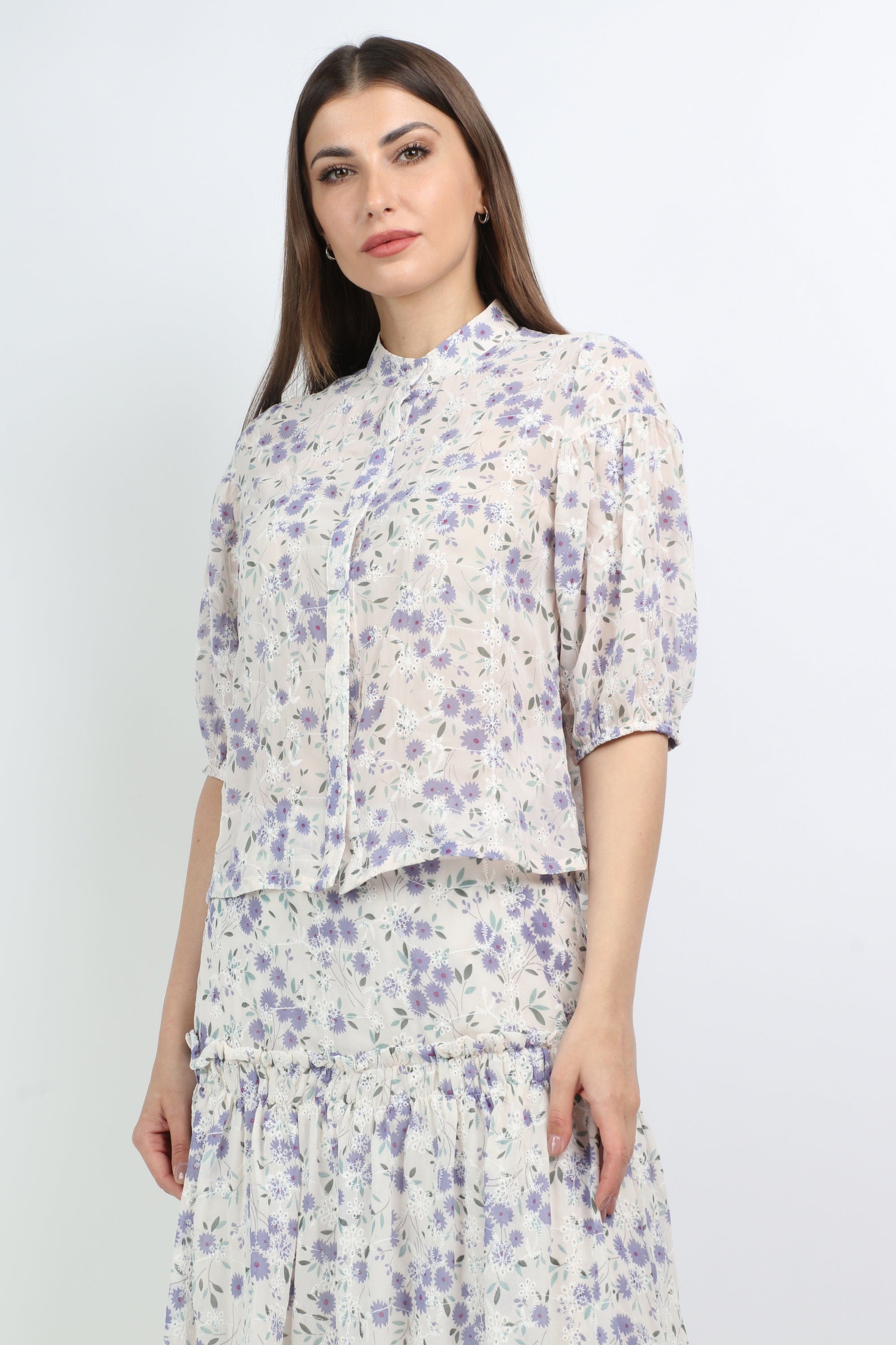 ميكا بلوزة مشجرة بياقة قصيرة نص كم منفوخ نسائية