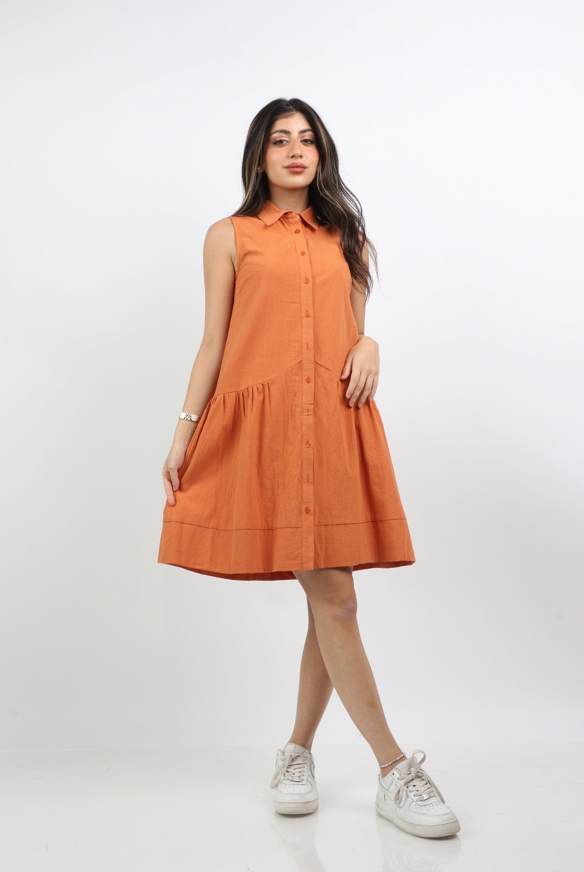 ميكا فستان قصير كاجوال واسع بأزرار أمامية بدون كم