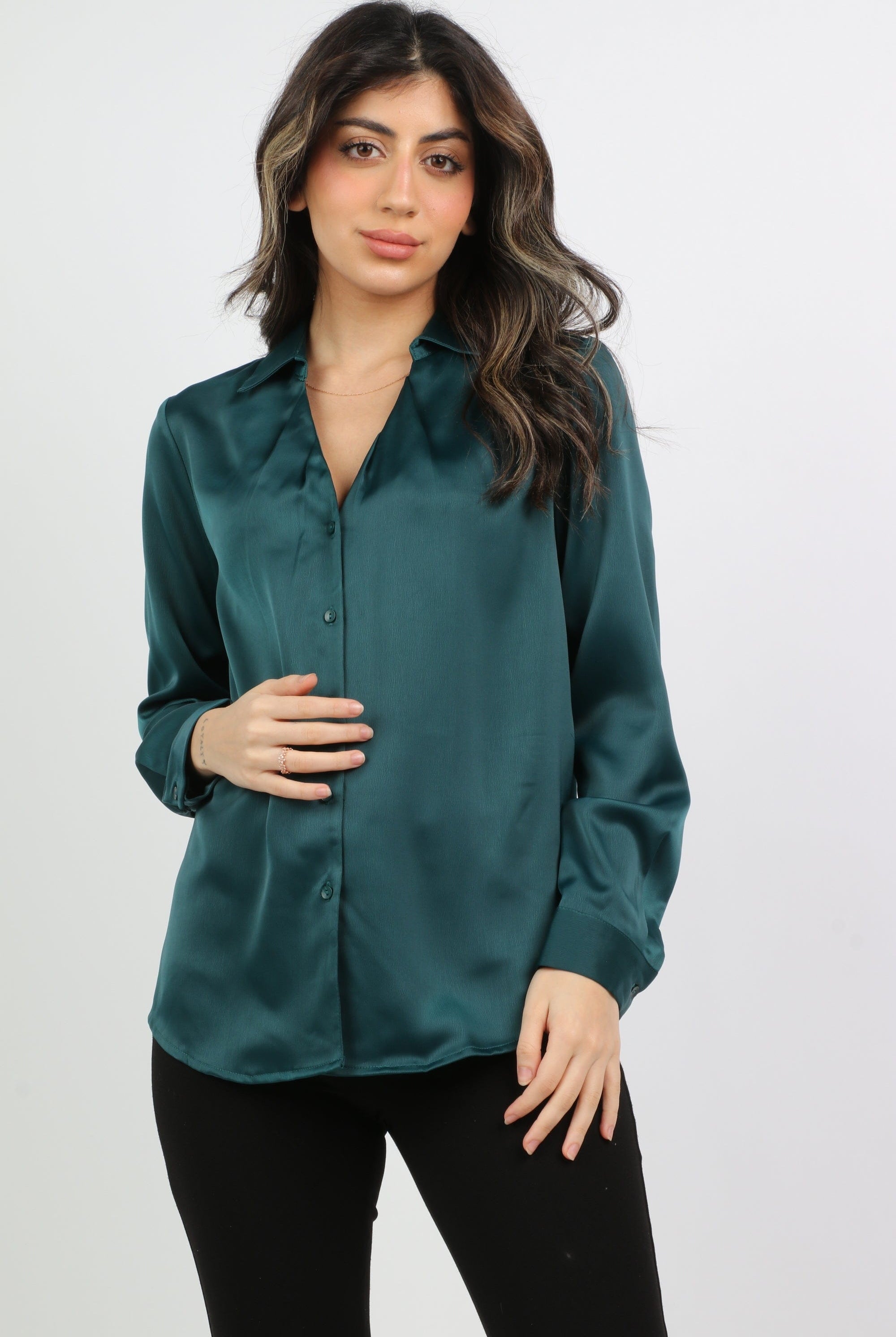 ميكا قميص ناعم سادة كم طويل نسائي