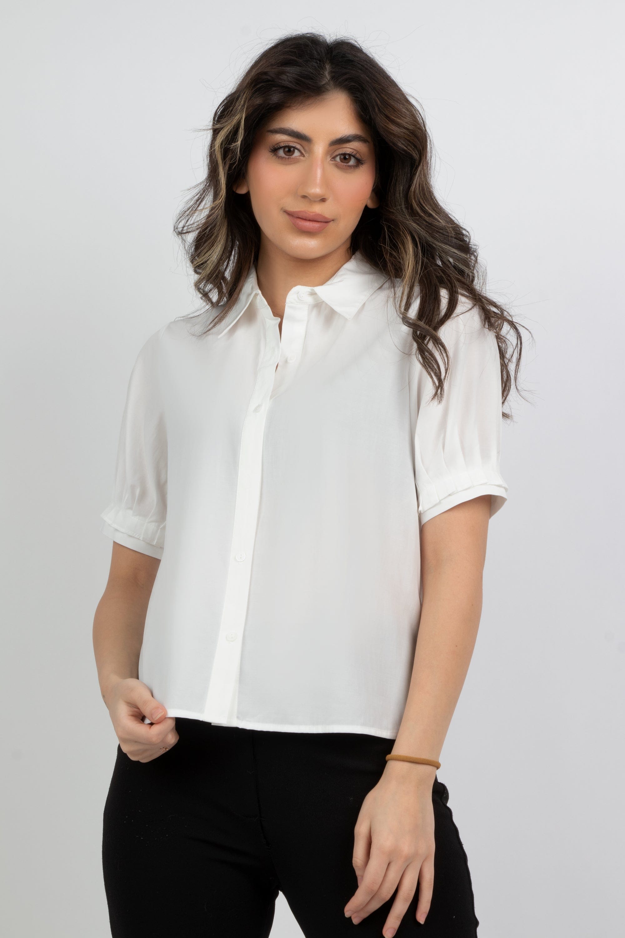 ميكا بلوزة سادة أزرار أمامية كم قصير وياقة نسائي