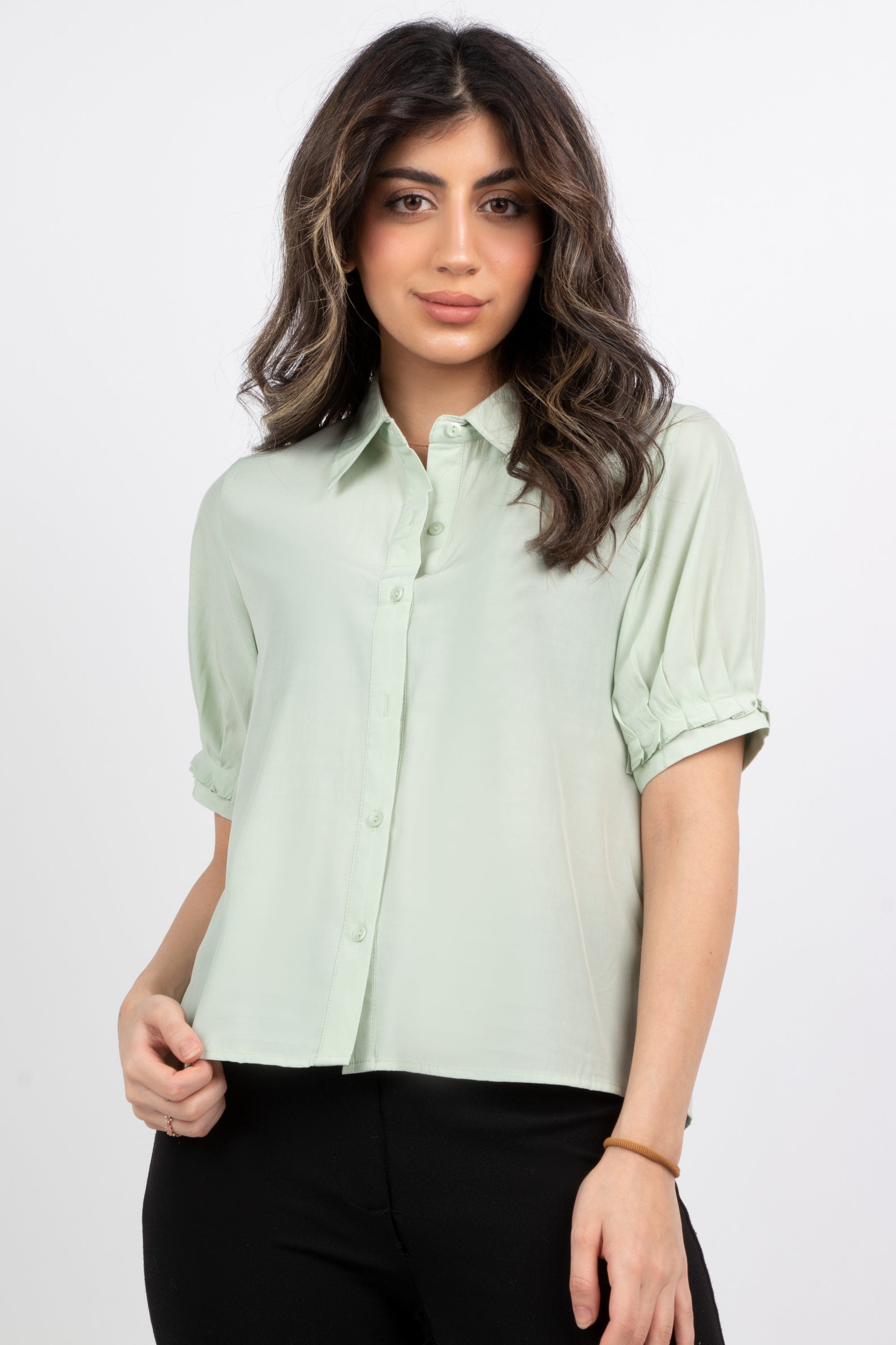 ميكا بلوزة سادة أزرار أمامية كم قصير وياقة نسائي