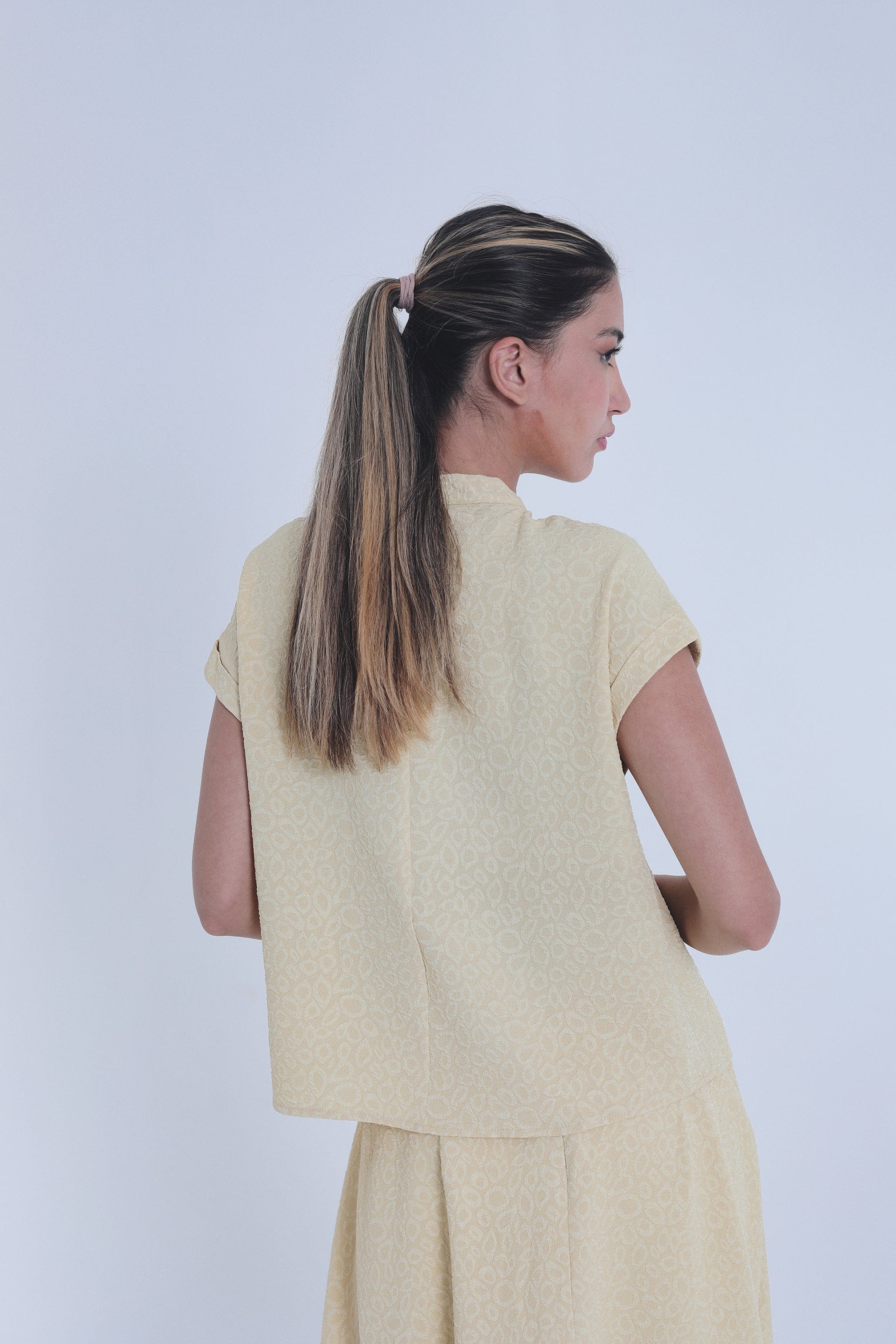 ميكا بلوزة منقوشة واسعة كم قصيرة برقبة نسائي