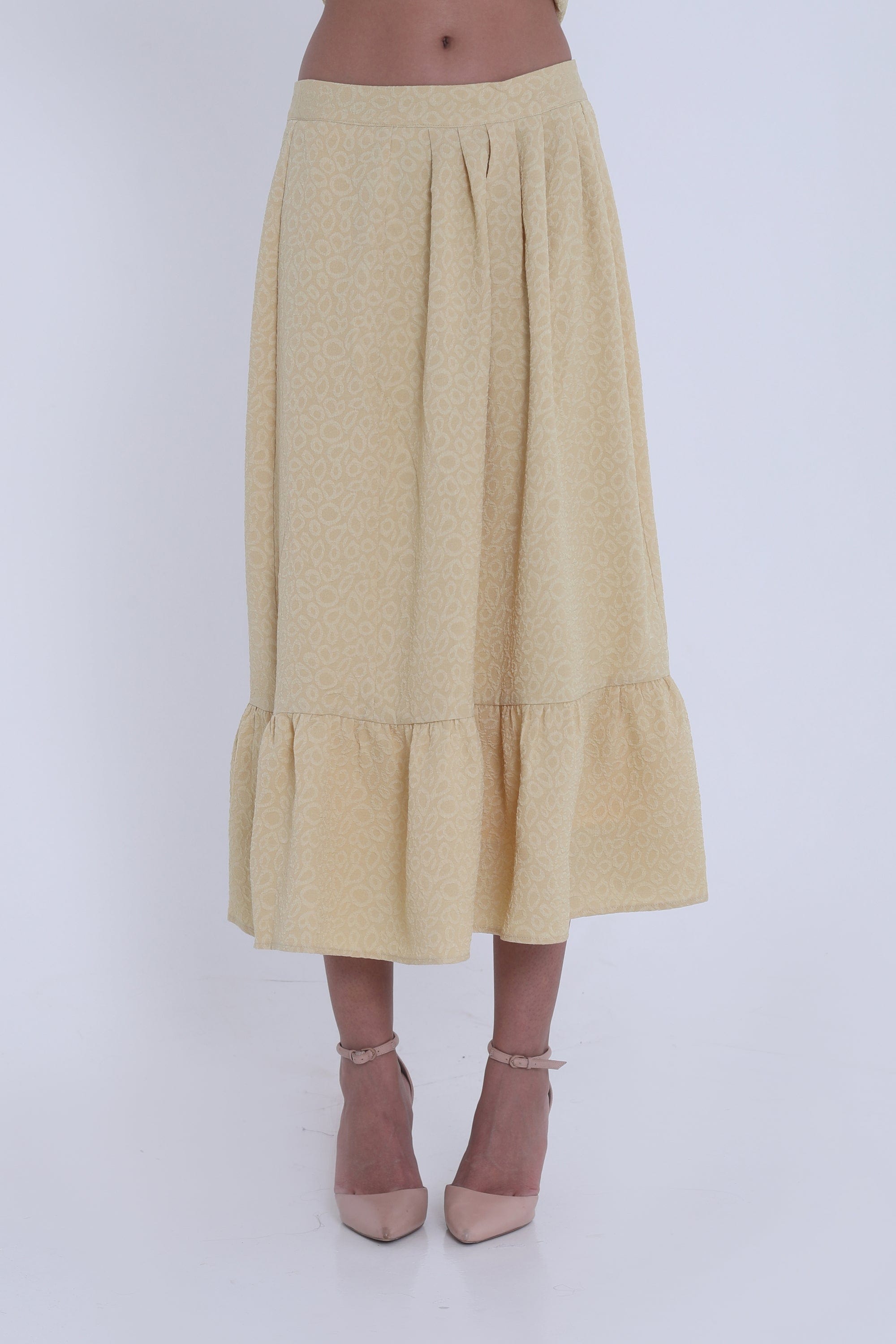 ميكا تنورة ميدي منقوشة بكسرات كشكش من الأسفل