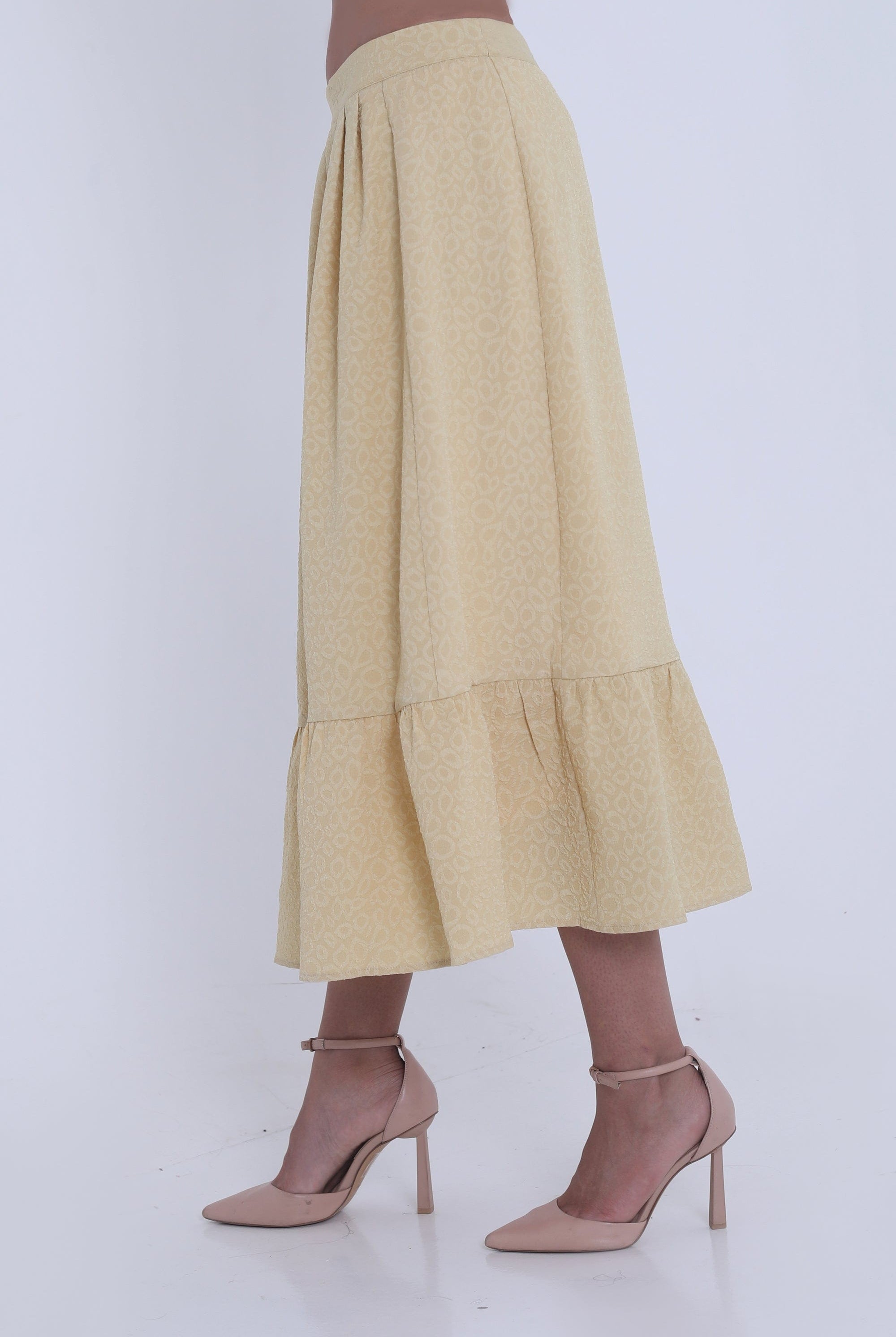 ميكا تنورة ميدي منقوشة بكسرات كشكش من الأسفل