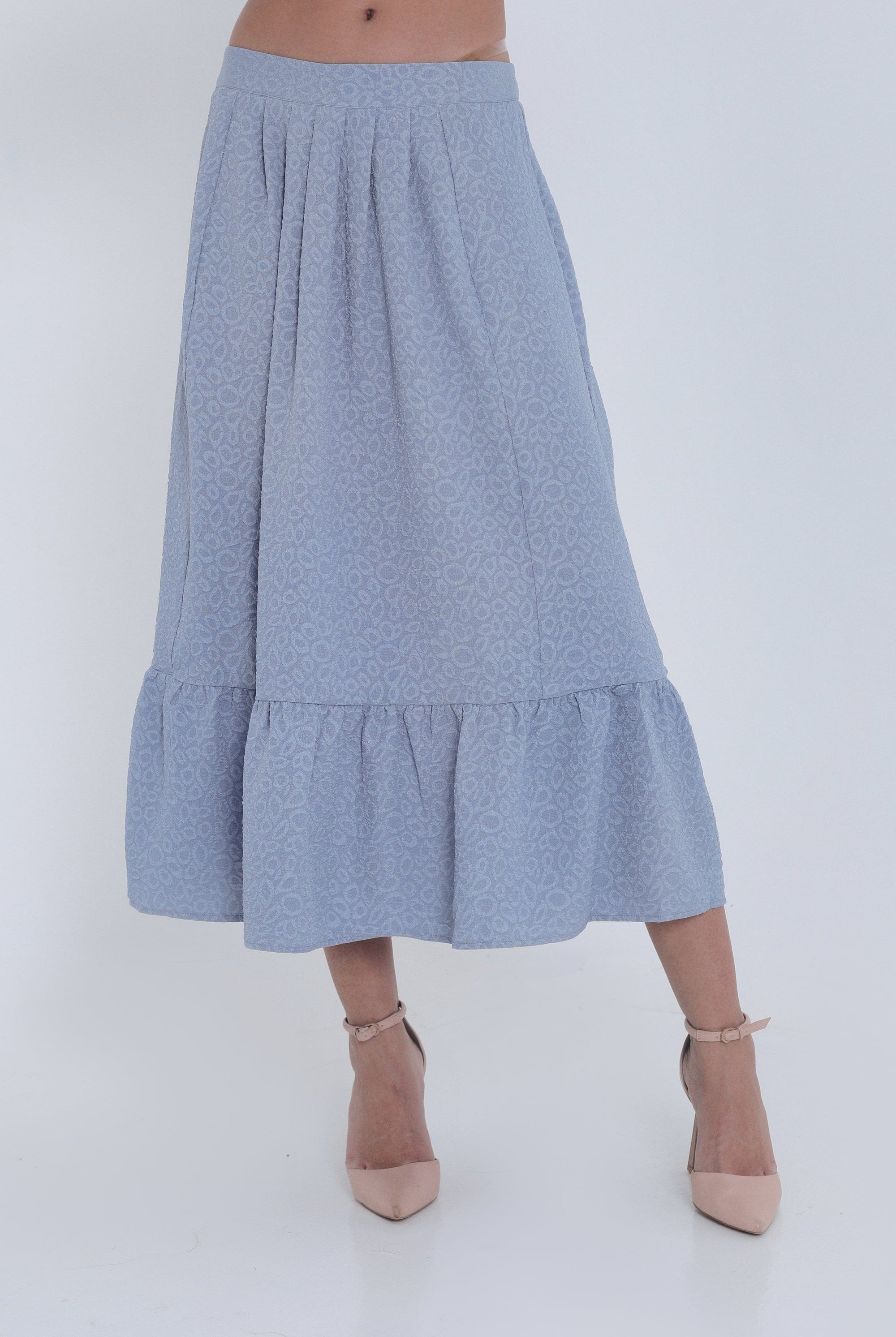 ميكا تنورة ميدي منقوشة بكسرات كشكش من الأسفل