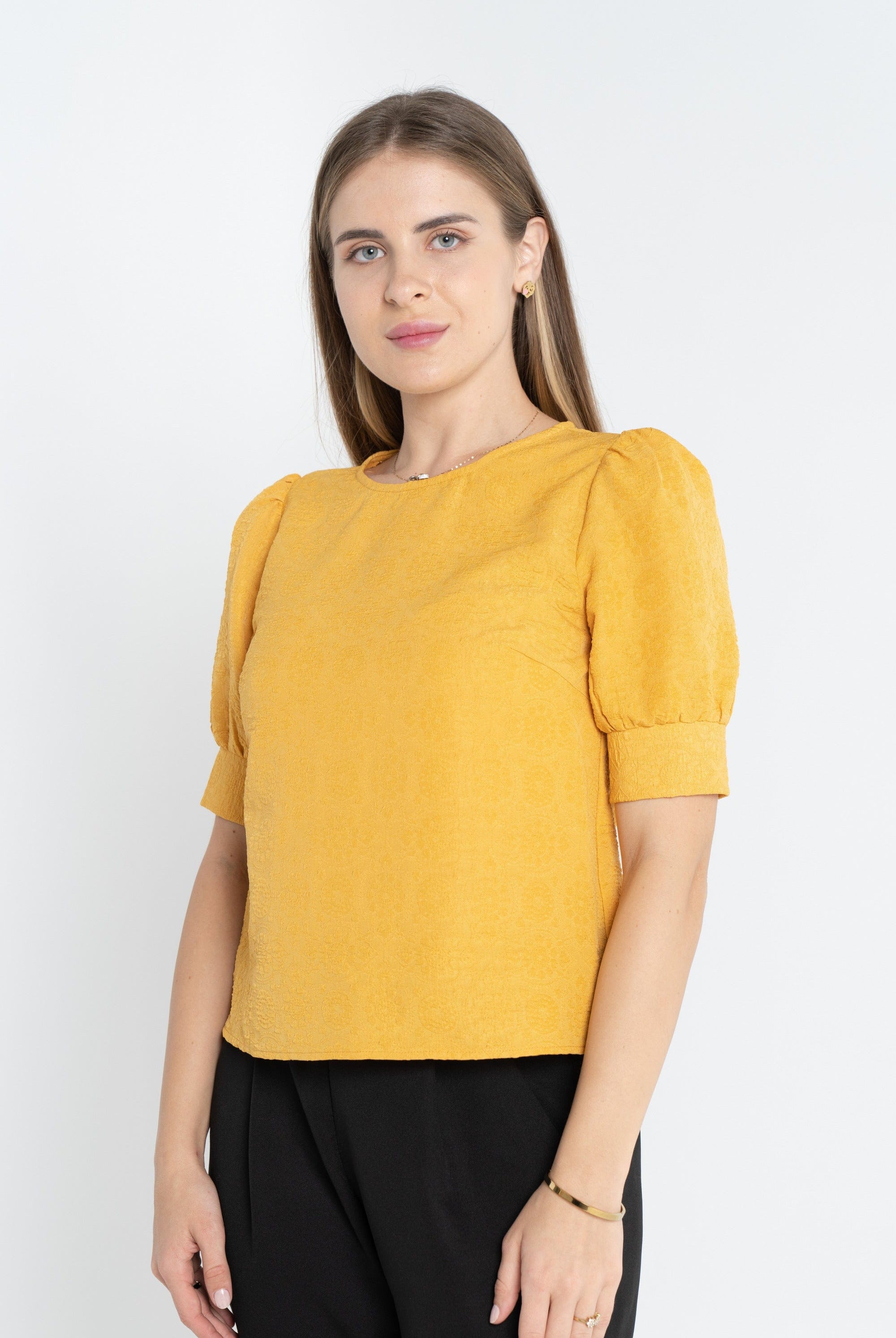 ميكا توب سادة بنقشة هادية نص كم بف نسائي