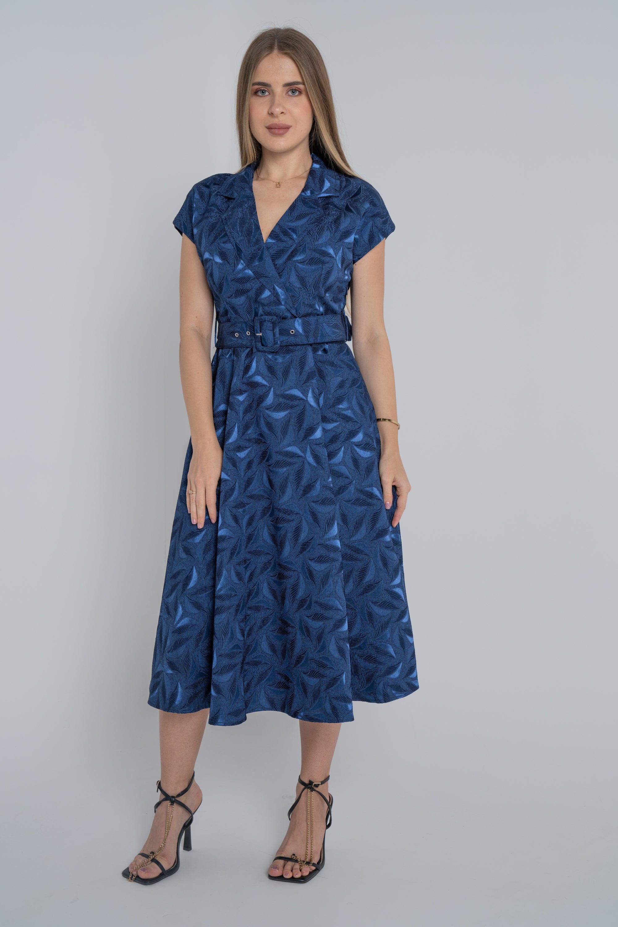 ميكا فستان ميدي بأكمام قصيرة منقوش لف