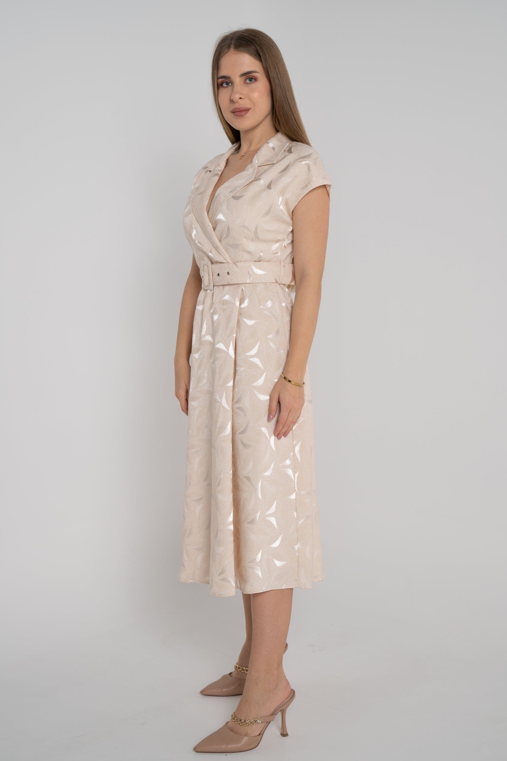 ميكا فستان ميدي بأكمام قصيرة منقوش لف