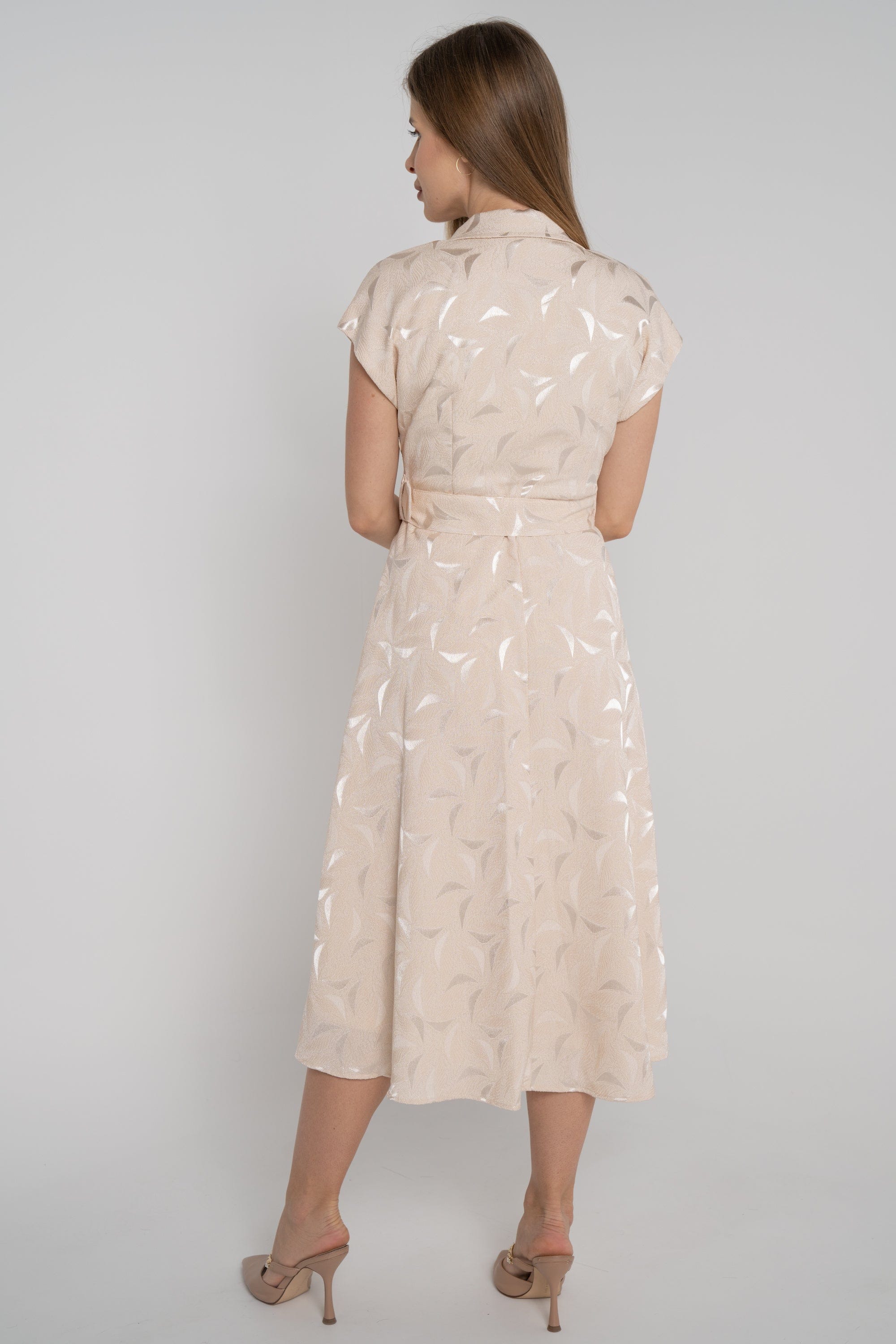 ميكا فستان ميدي بأكمام قصيرة منقوش لف