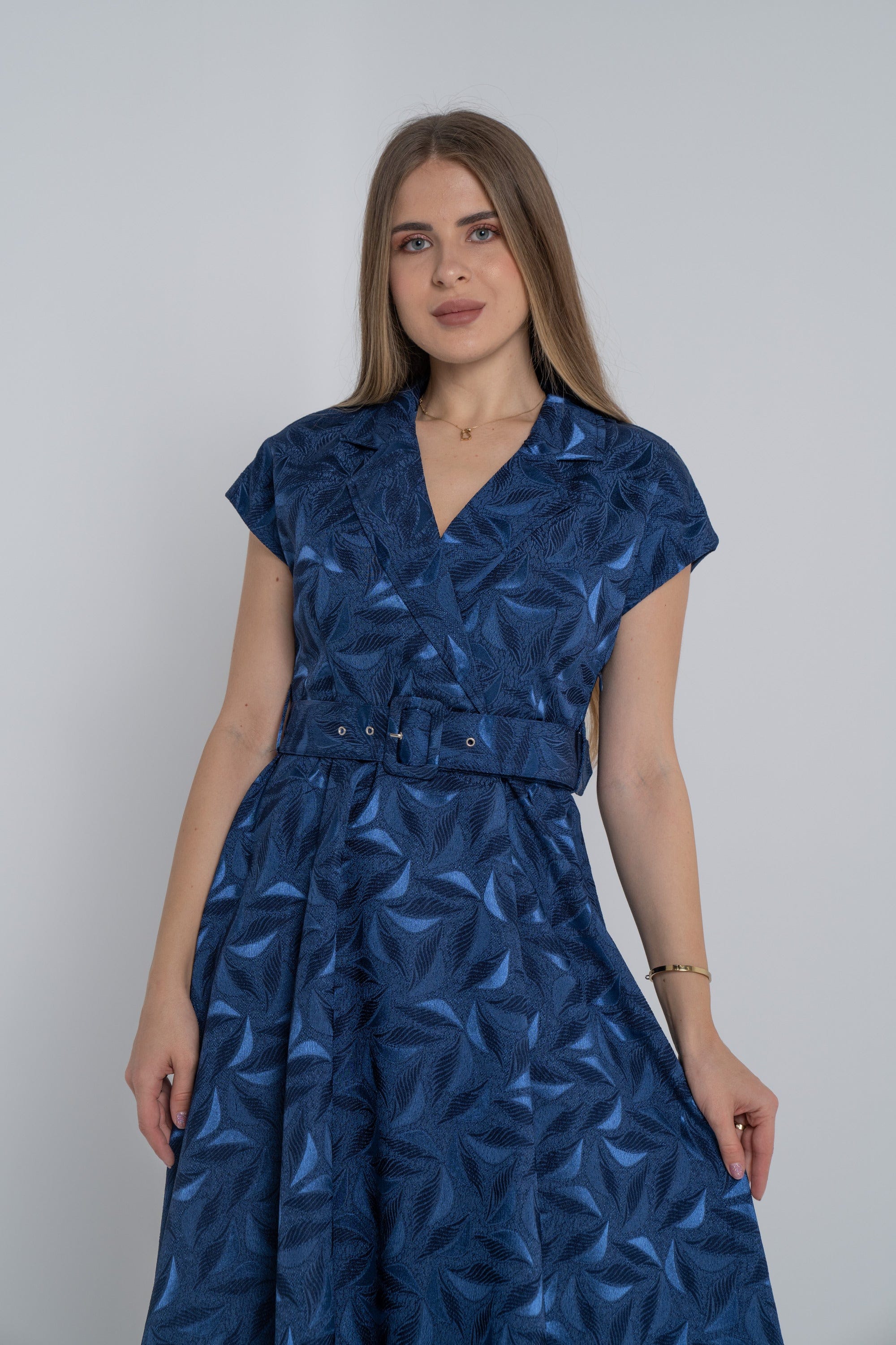 ميكا فستان ميدي بأكمام قصيرة منقوش لف